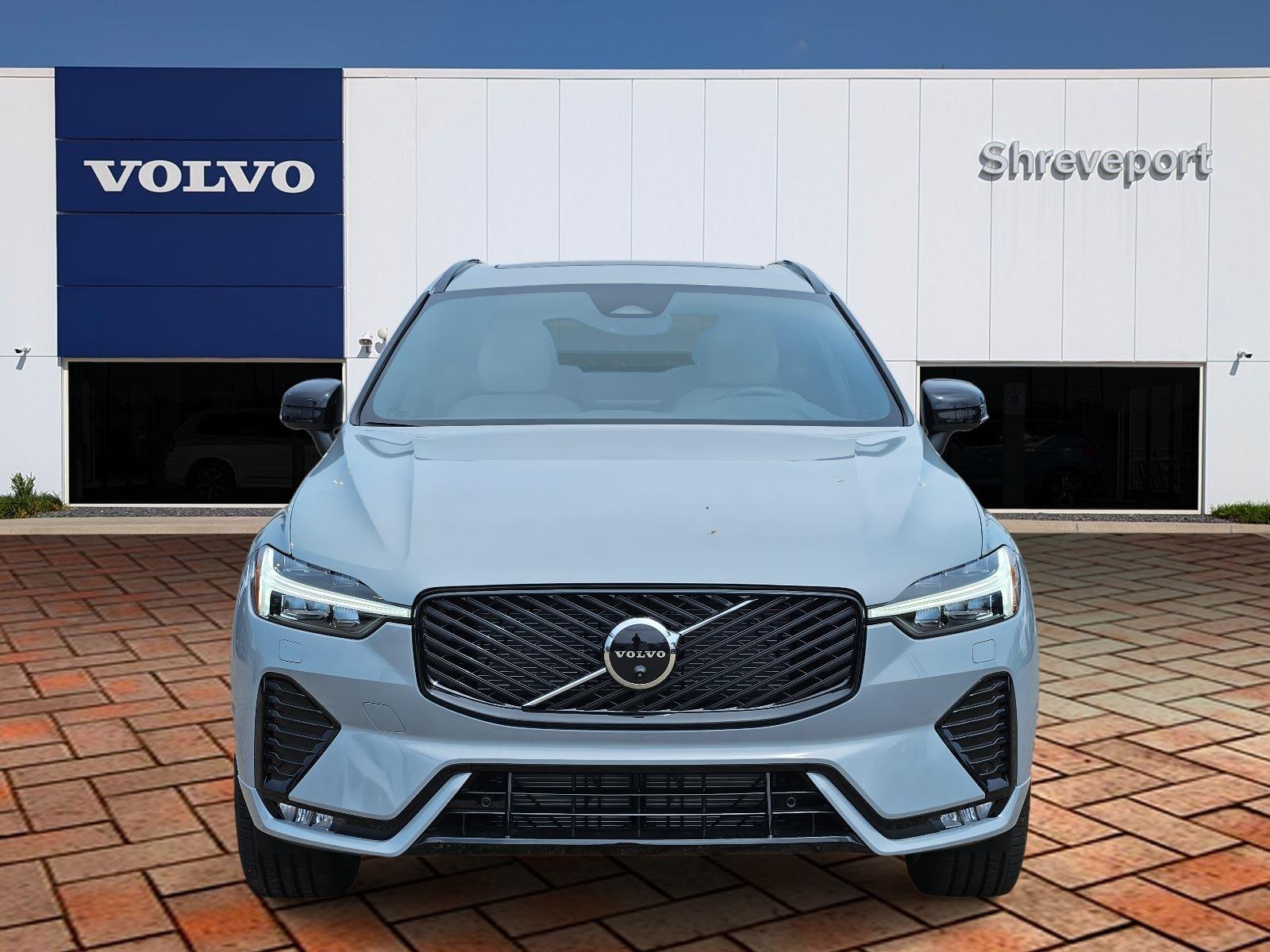 2026 Volvo XC60 Plus - Photo 2