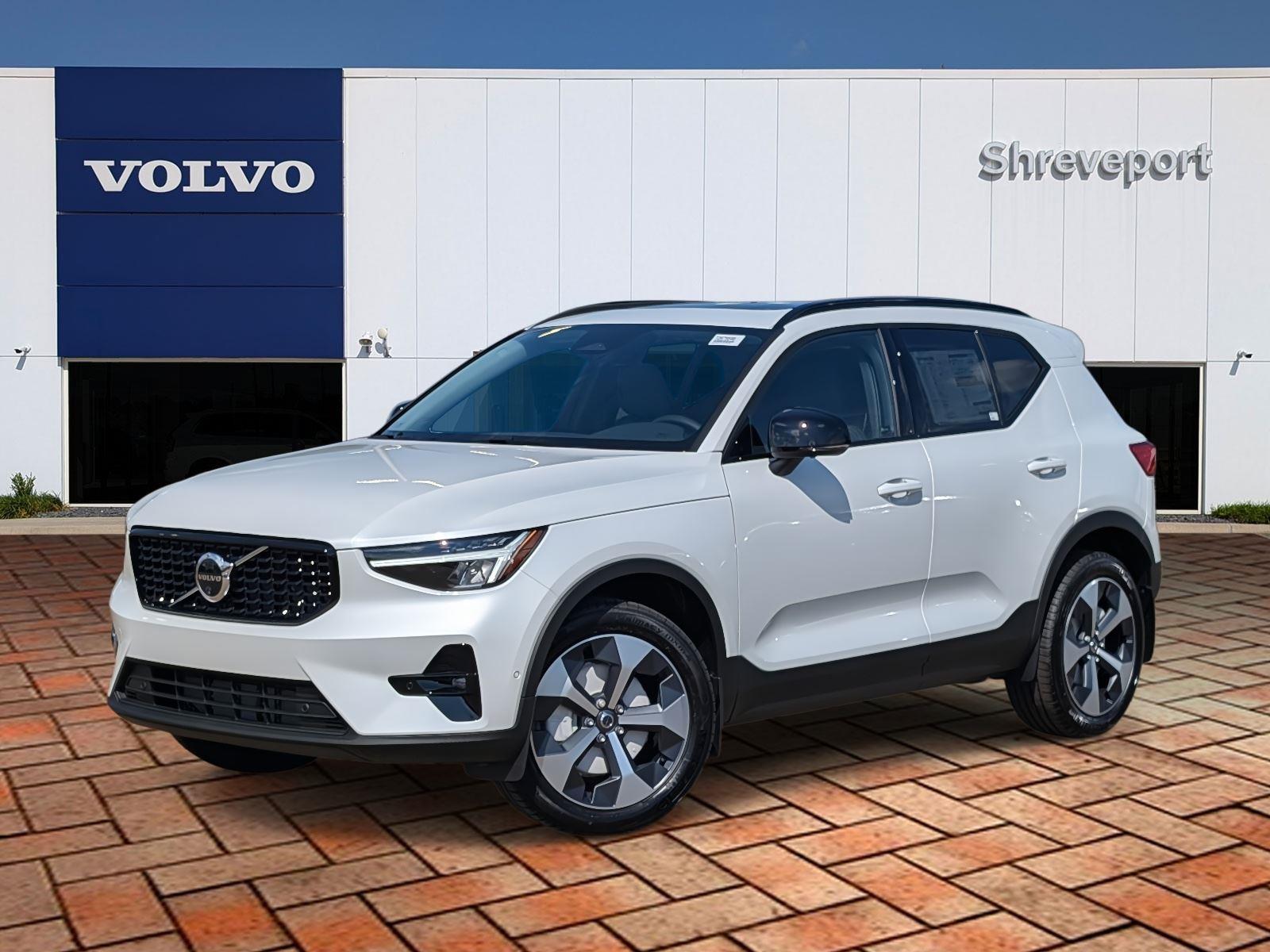 White 2026 Volvo XC40 B4 Plus FWD SUV / Crossover Front-Wheel Drive Automatic