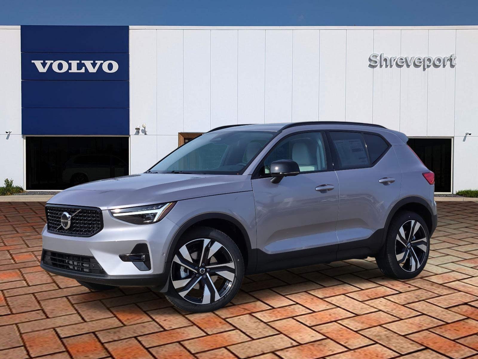 Silver 2026 Volvo XC40 B4 Plus FWD SUV / Crossover Front-Wheel Drive Automatic