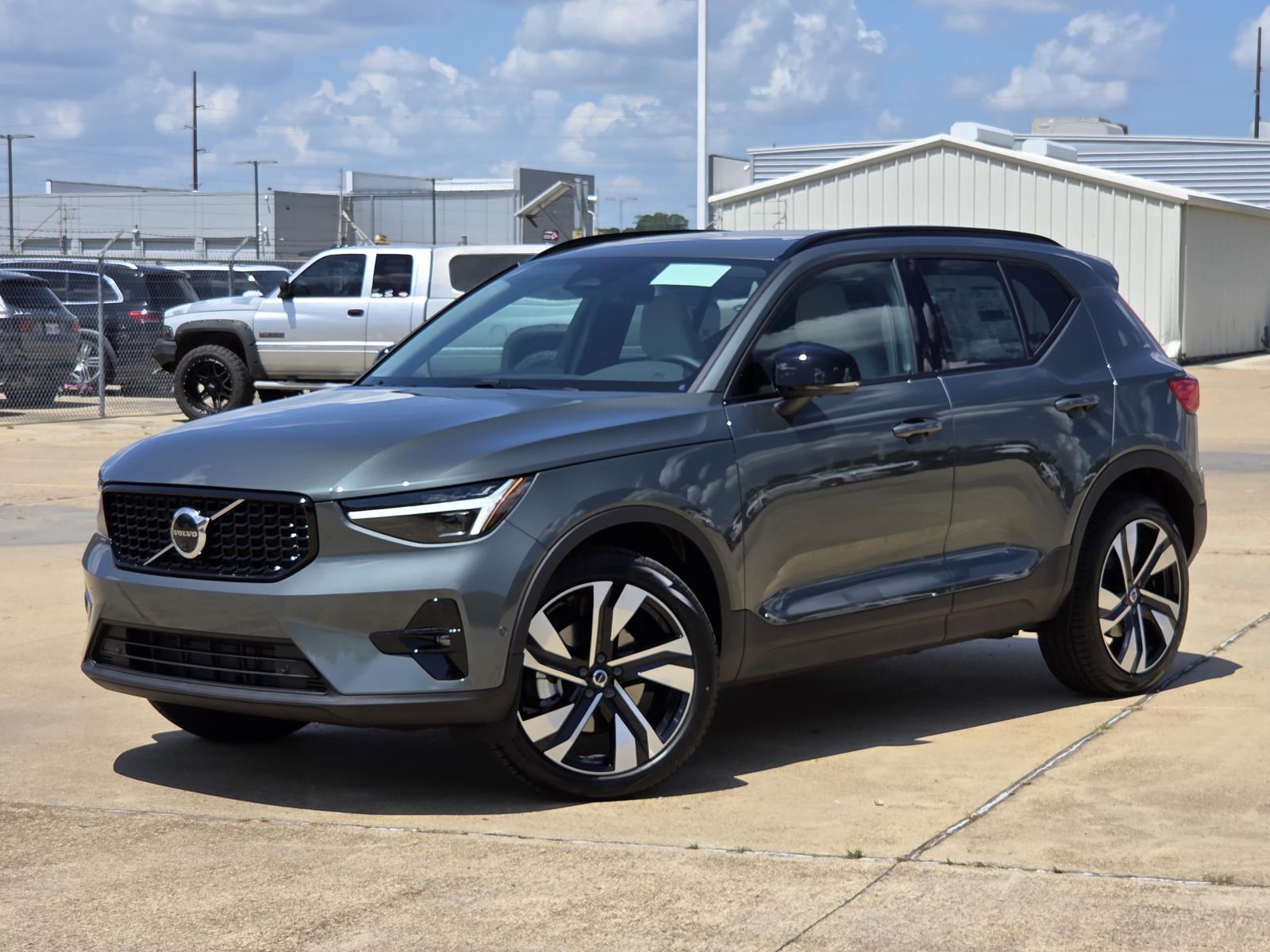Forest Lake 2026 Volvo XC40 SUV / Crossover All-Wheel Drive Automatic