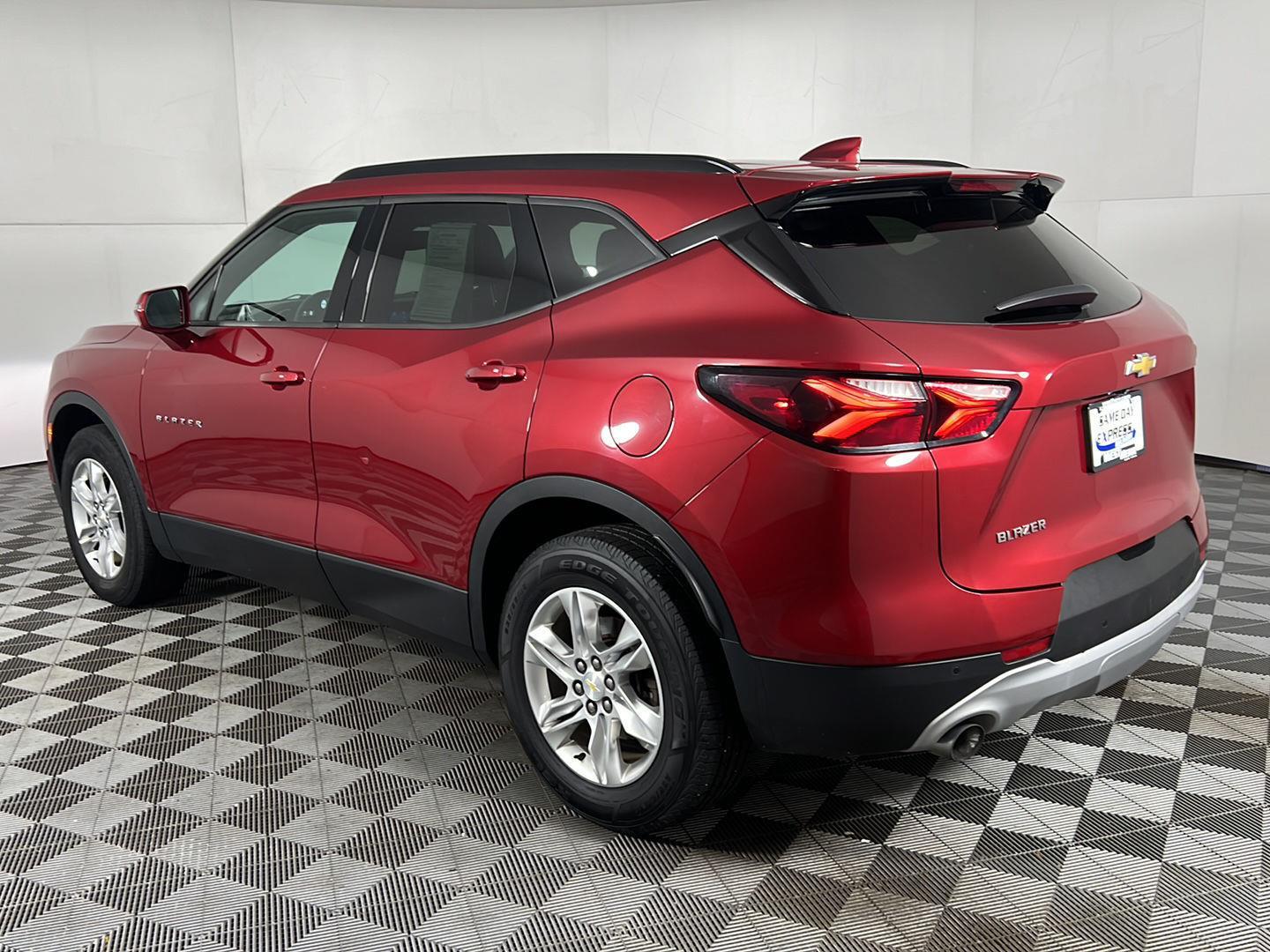 Used 2019 Red Tintcoat Chevrolet  image 5