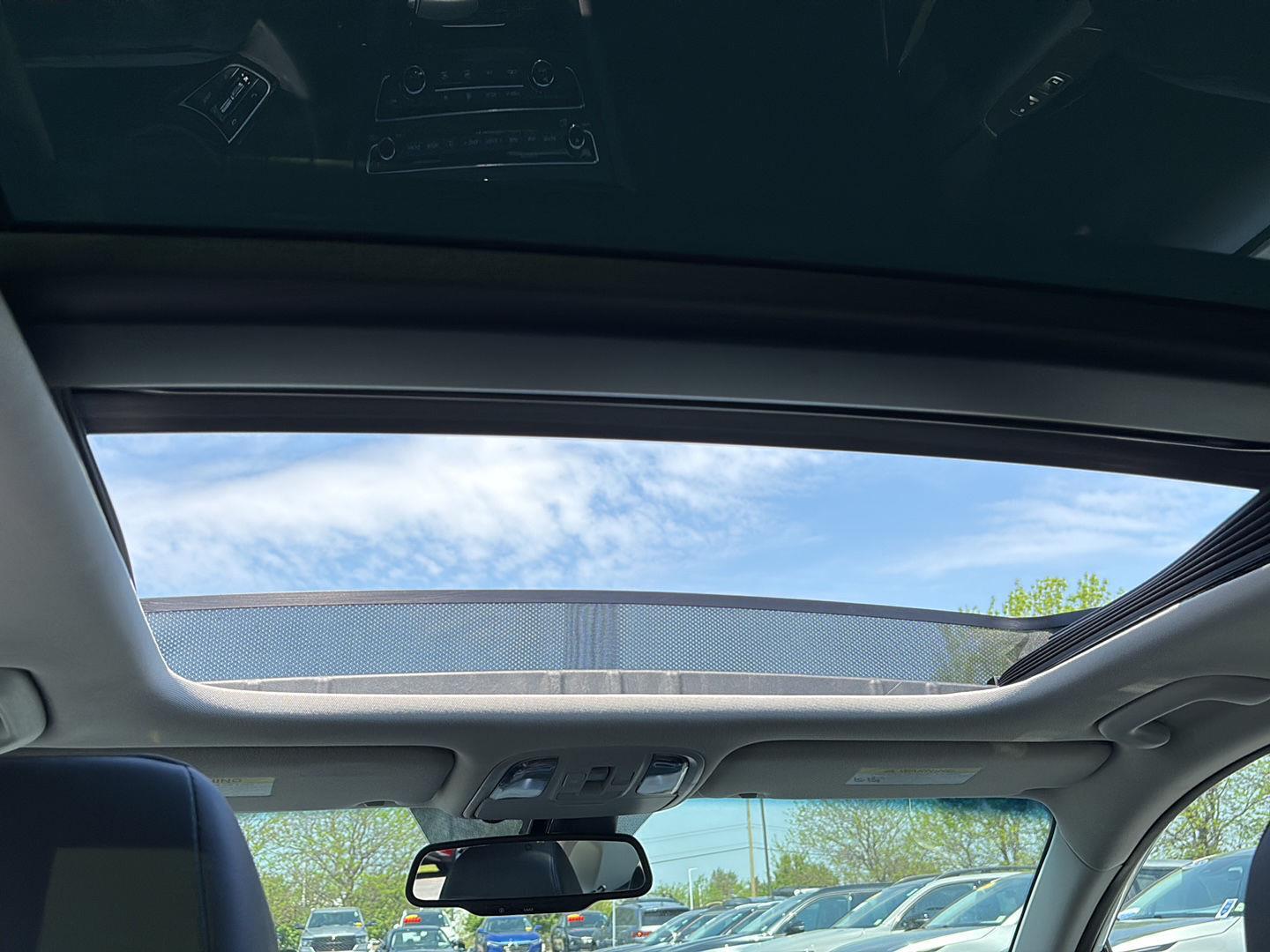 Used 2019 Snow White Pearl Kia EX image 11