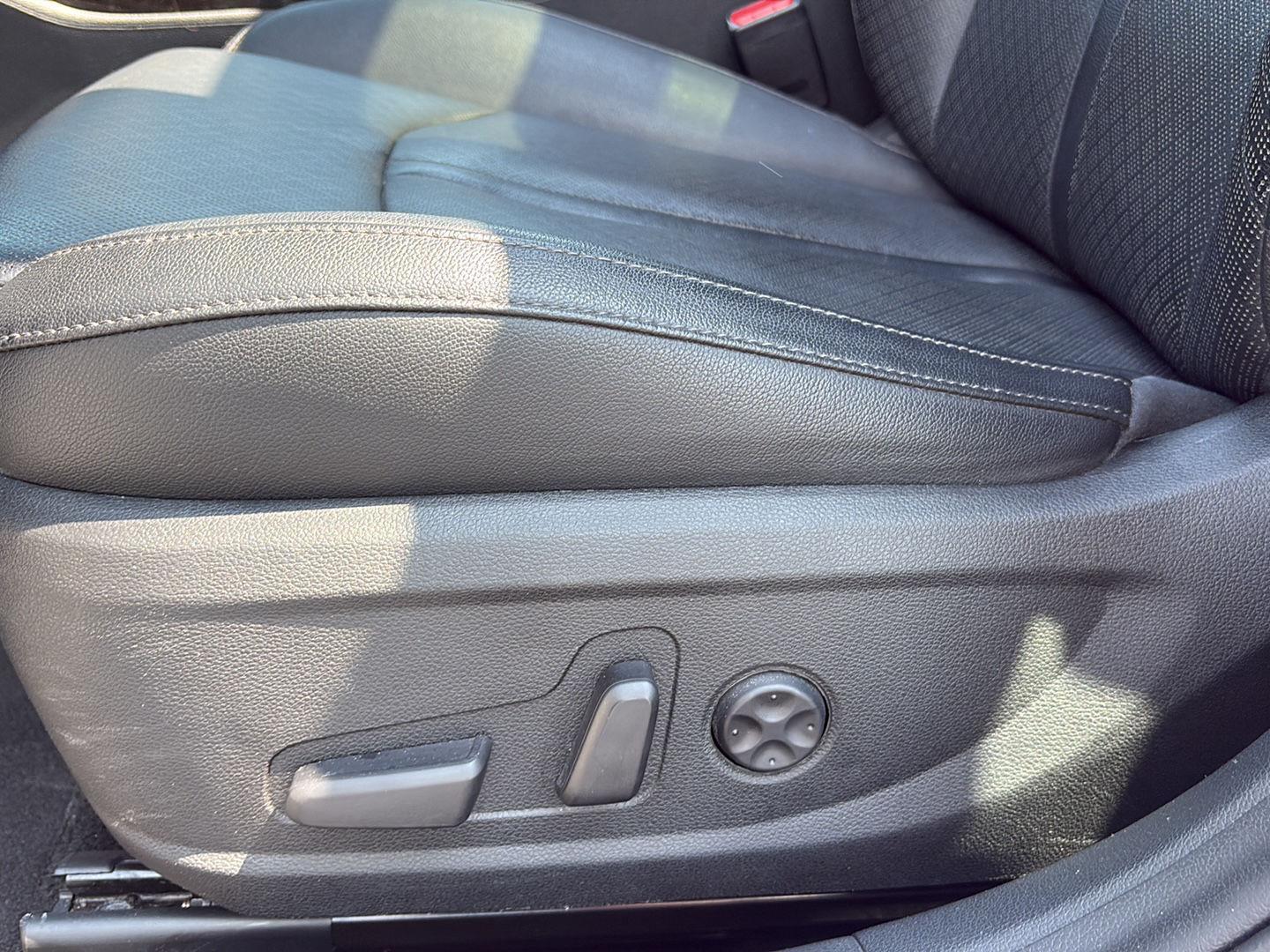 Used 2019 Snow White Pearl Kia EX image 7
