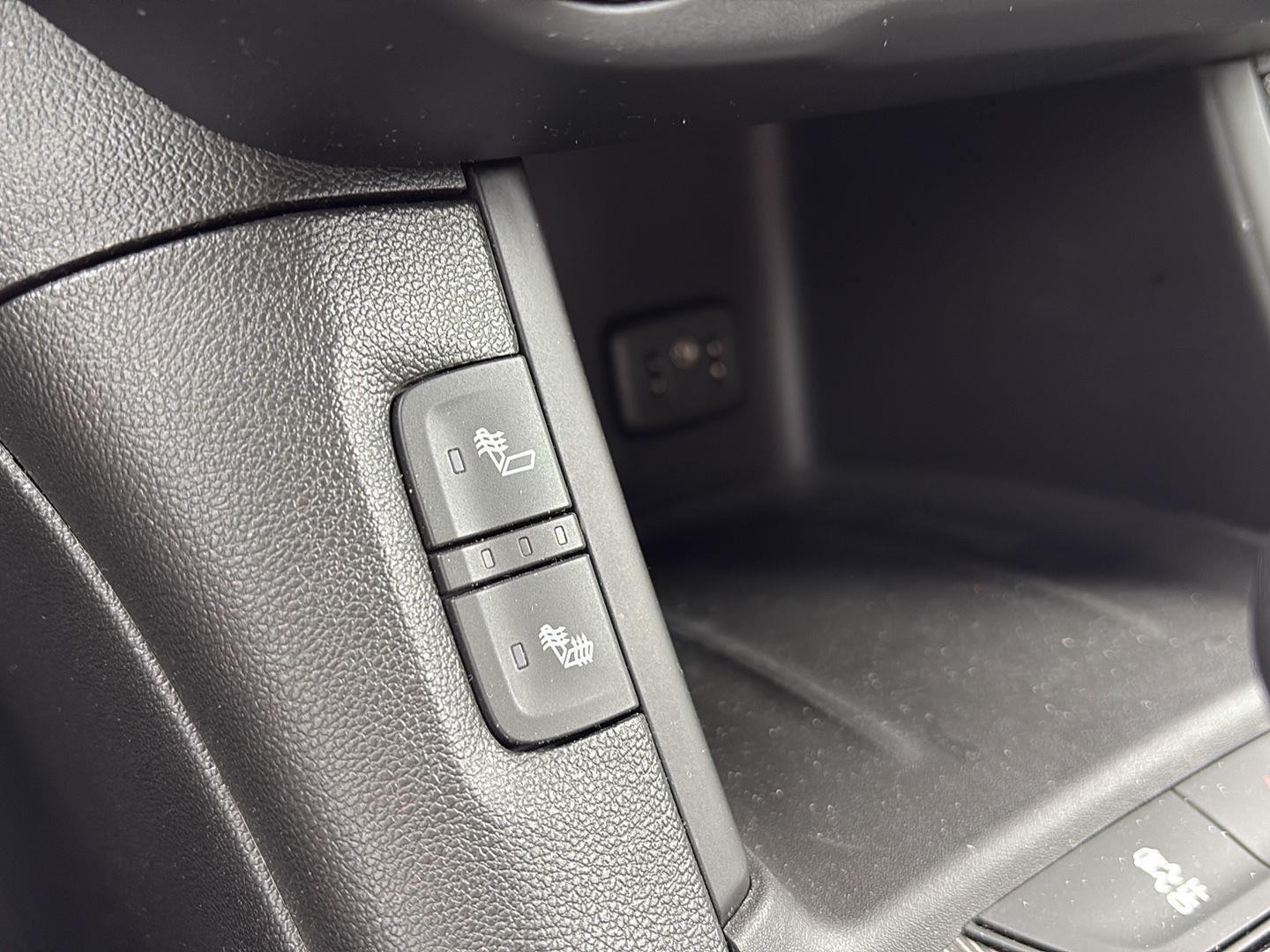 Used 2018 Black Cherry Metallic GMC SLT image 9