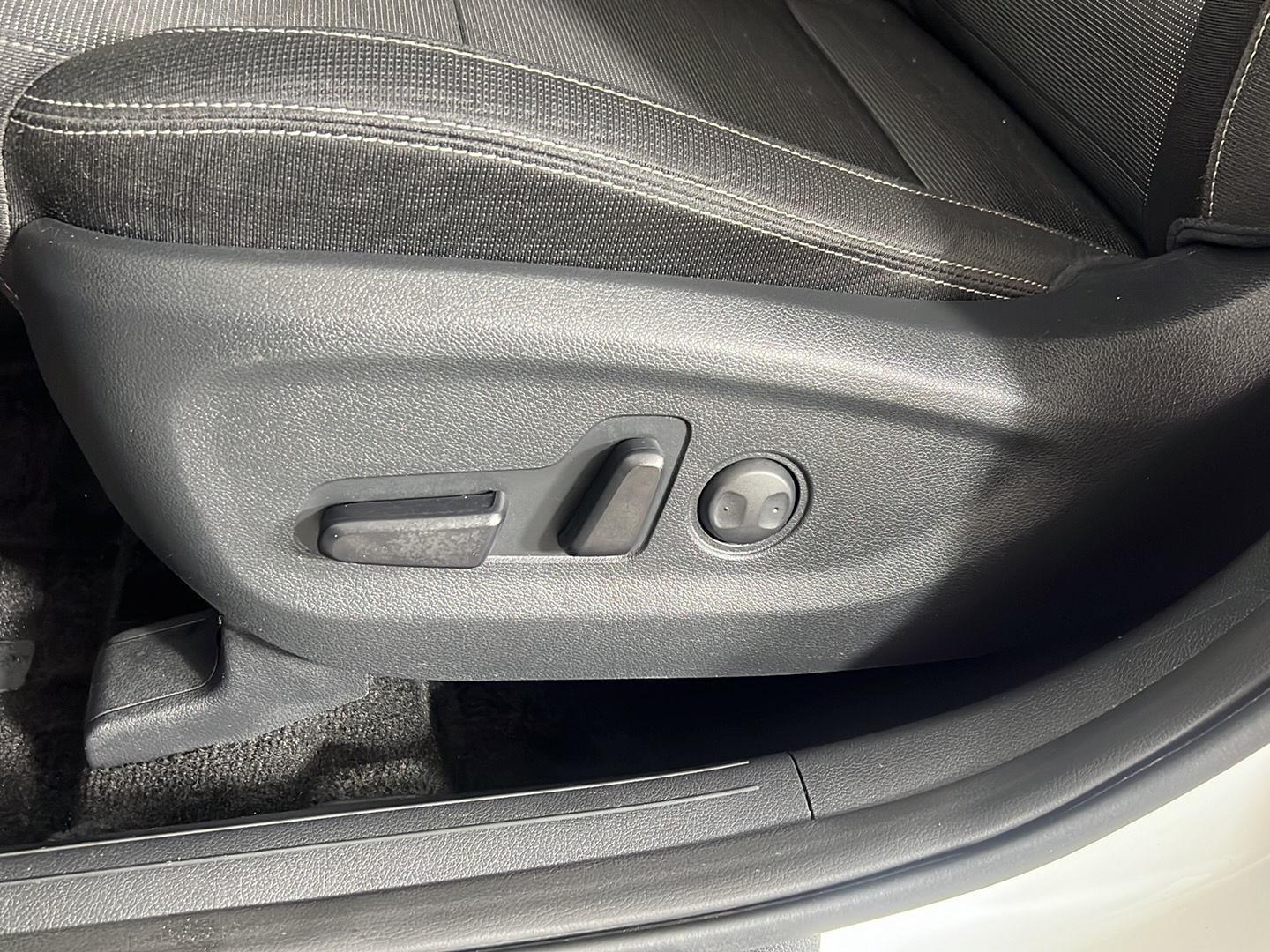 Used 2020 Clear White Kia LX image 6