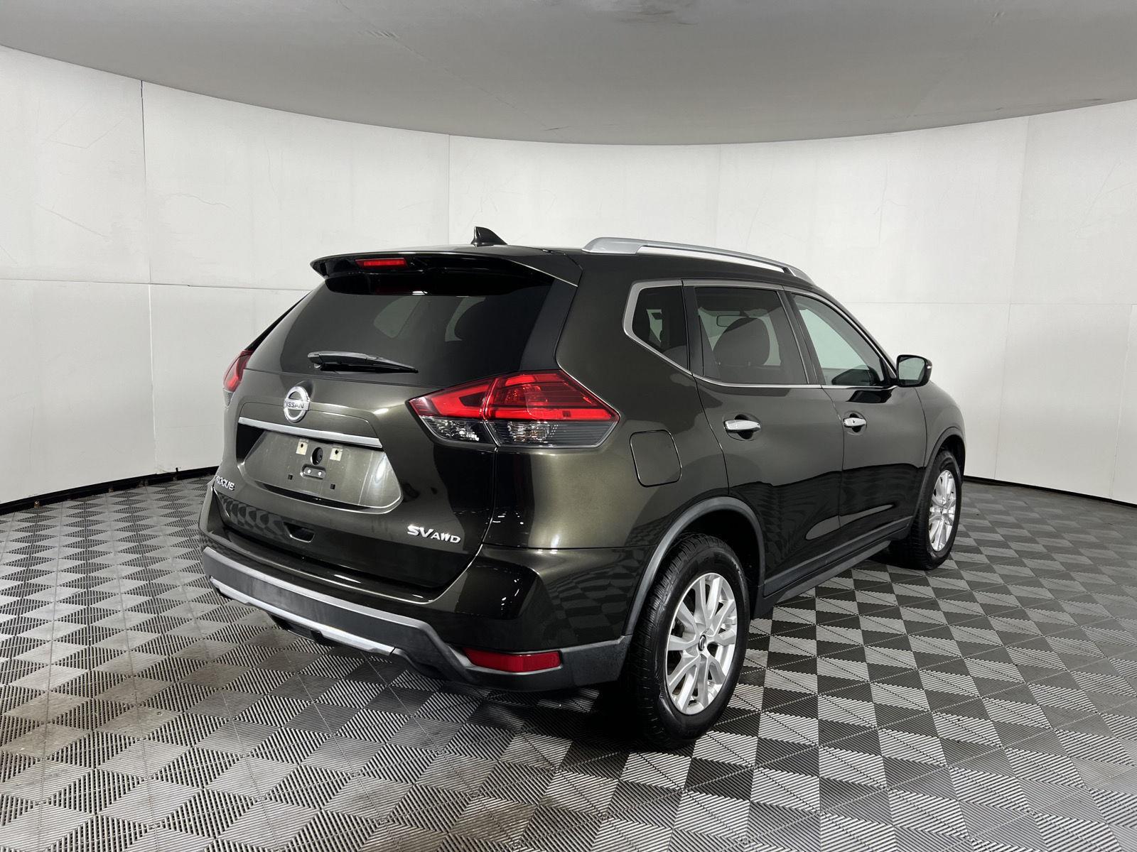 Used 2017 Midnight Jade Nissan SV image 21