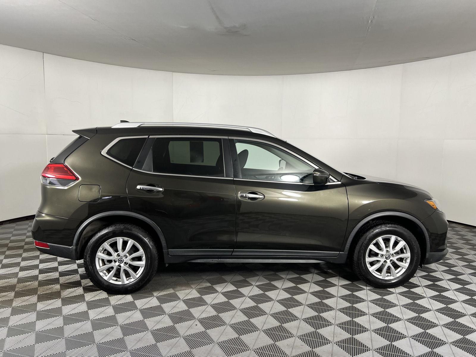 Used 2017 Midnight Jade Nissan SV image 22