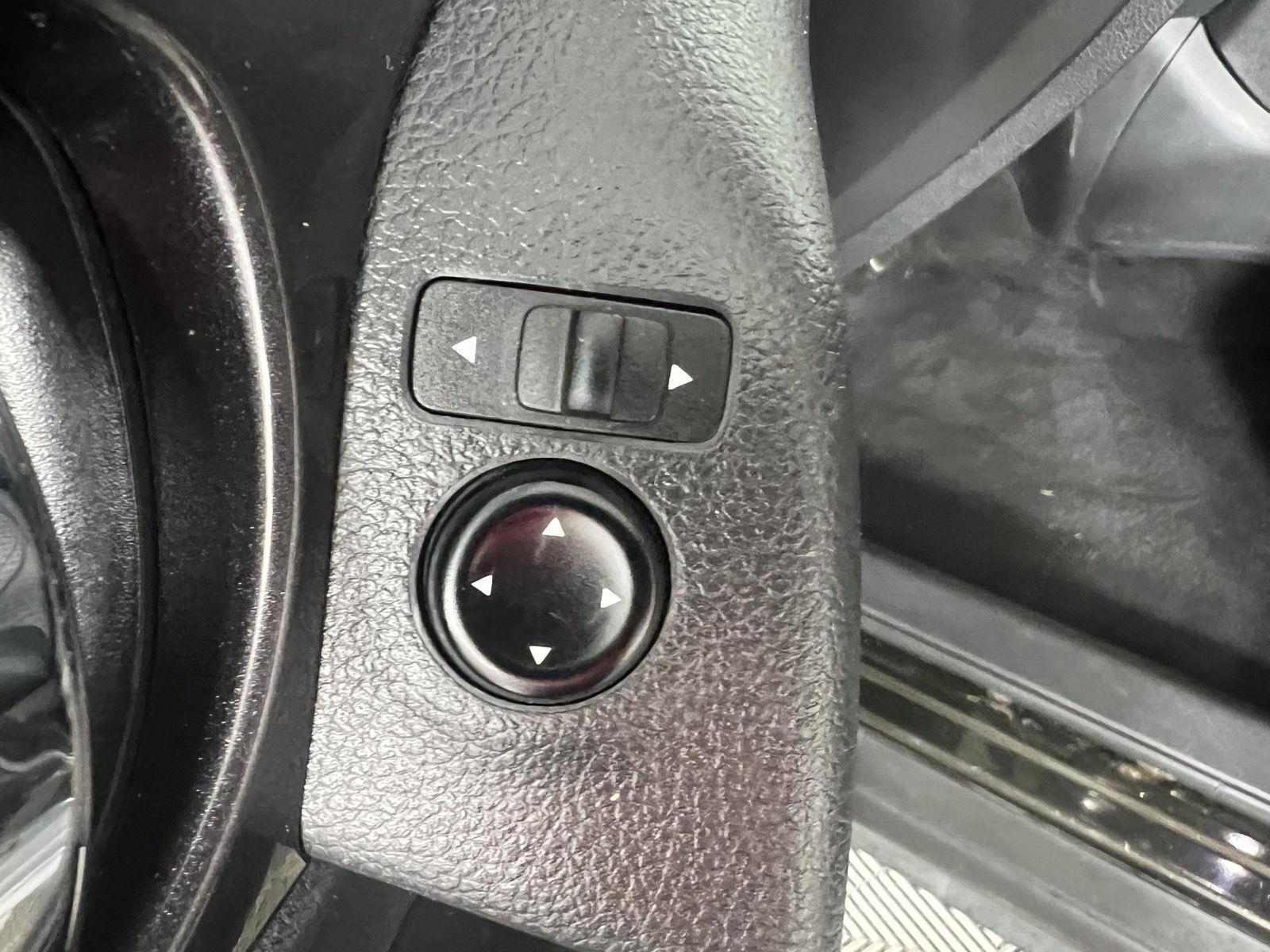 Used 2017 Midnight Jade Nissan SV image 29