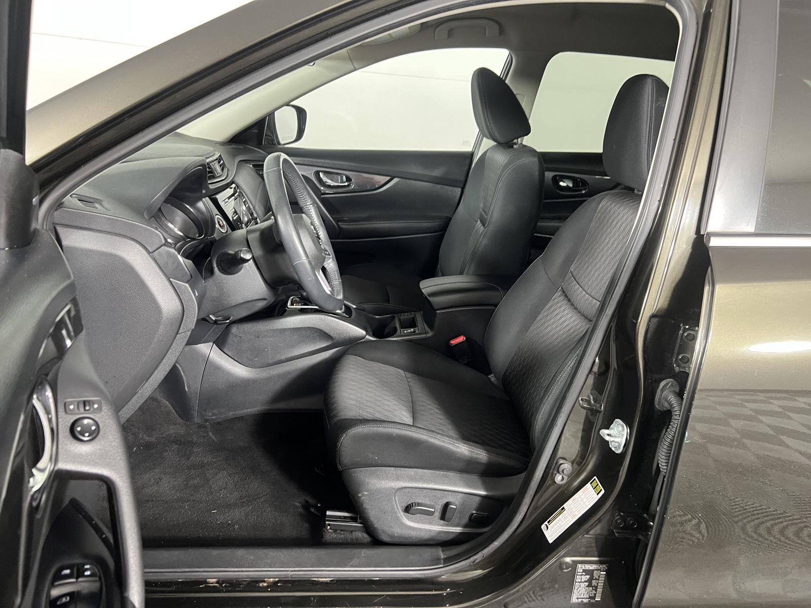 Used 2017 Midnight Jade Nissan SV image 30