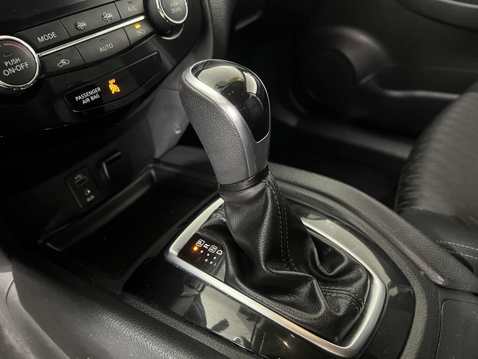 Used 2017 Midnight Jade Nissan SV image 35