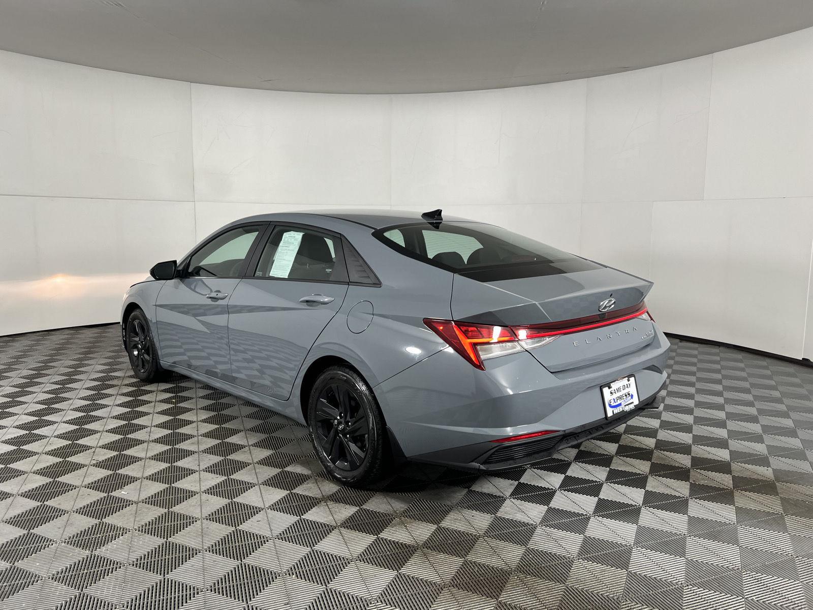 Used 2022 Electric Shadow Hyundai Blue image 4