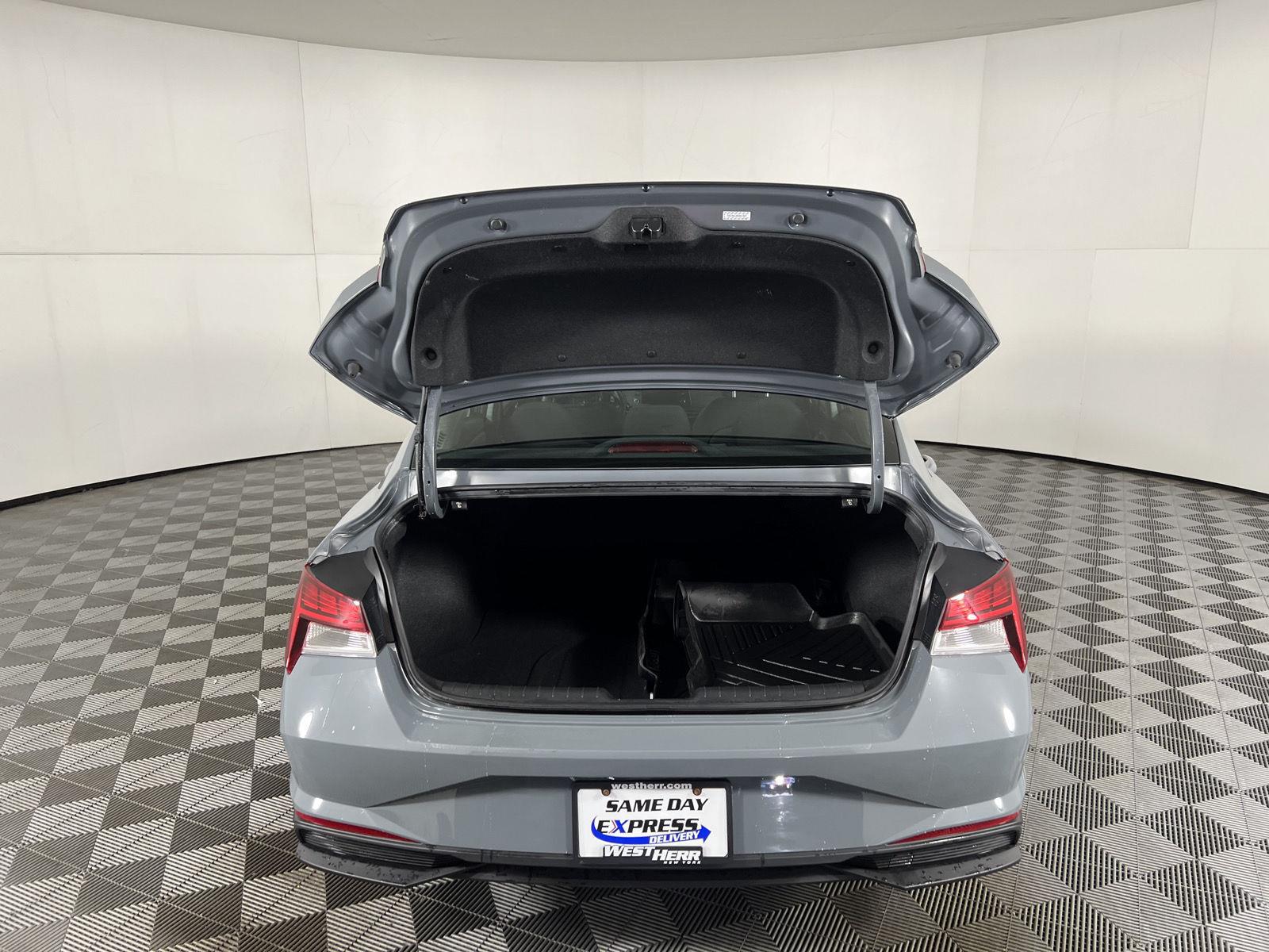 Used 2022 Electric Shadow Hyundai Blue image 9