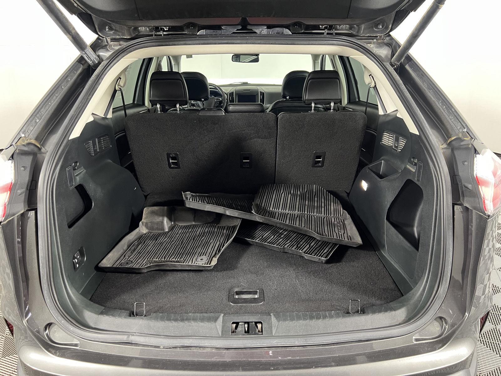 Used 2019 Magnetic Ford SEL image 12