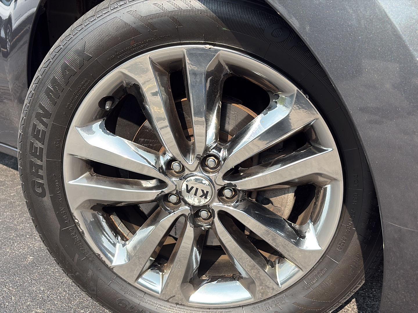 Used 2016 Platinum Graphite Kia Limited image 17