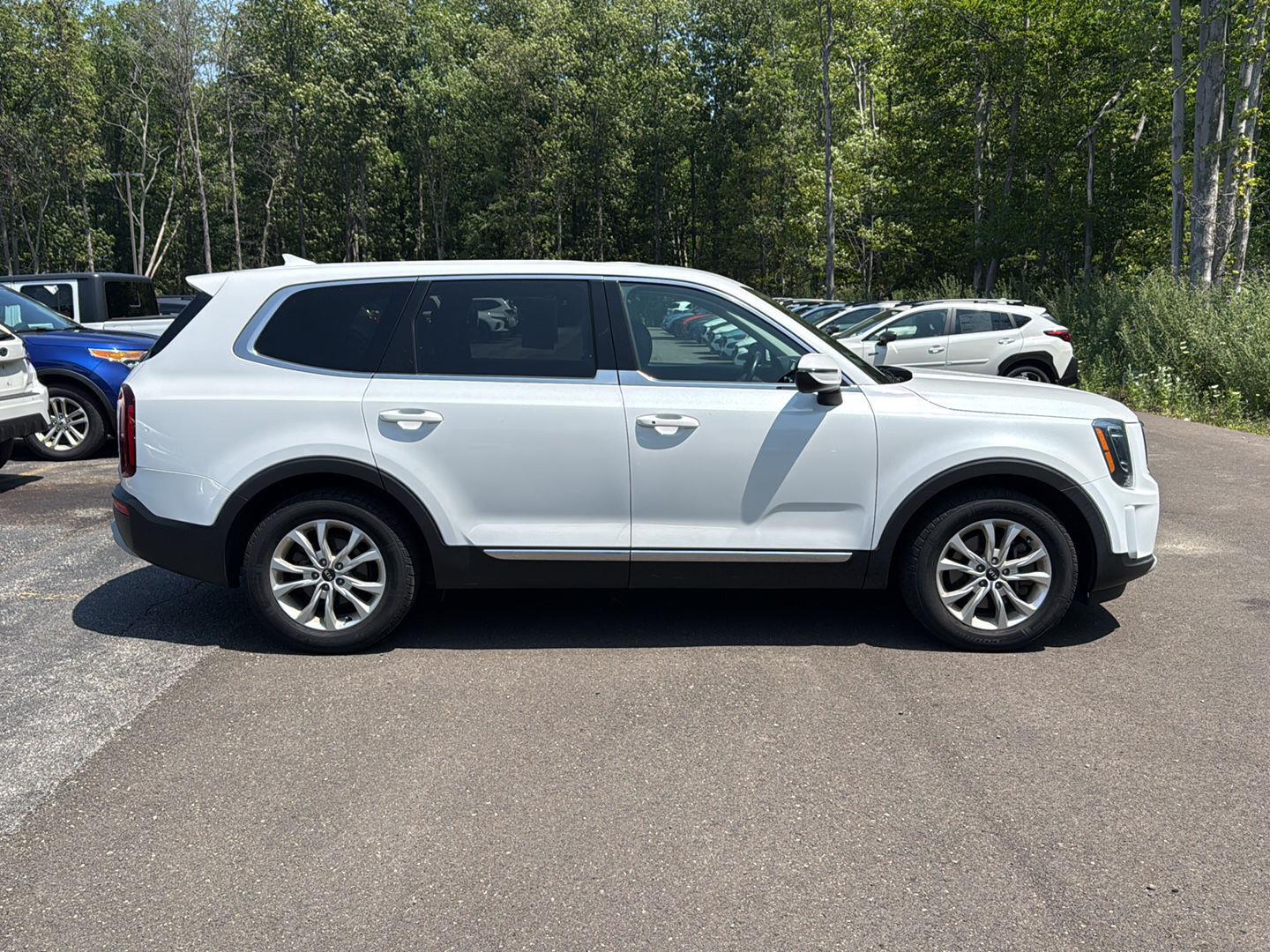 Used 2021 Snow White Pearl Kia LX image 2