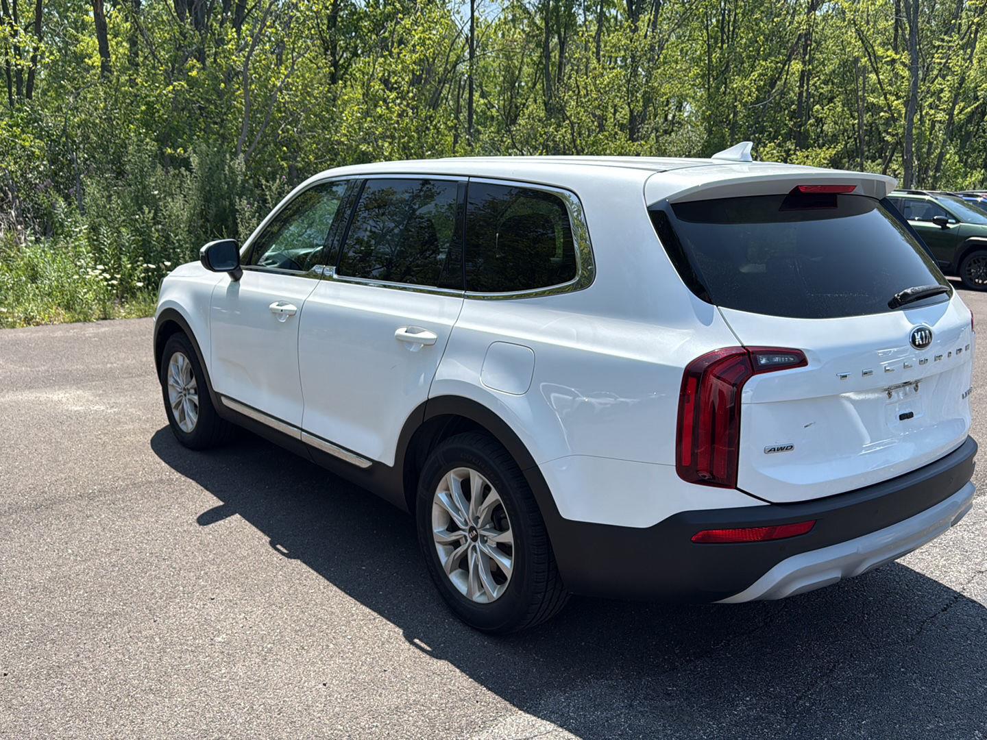Used 2021 Snow White Pearl Kia LX image 5