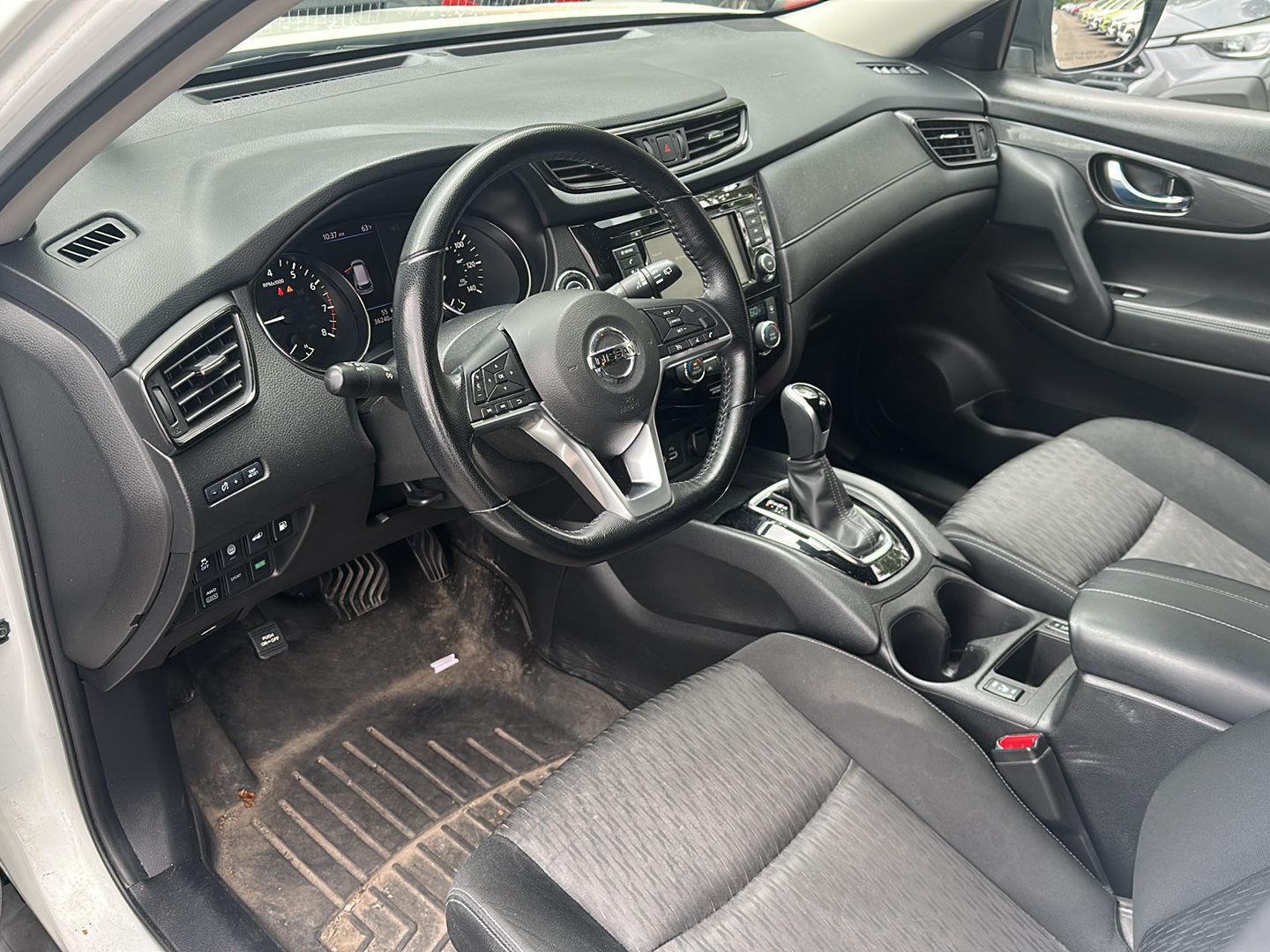 Used 2020 Pearl White Tricoat Nissan SV image 14