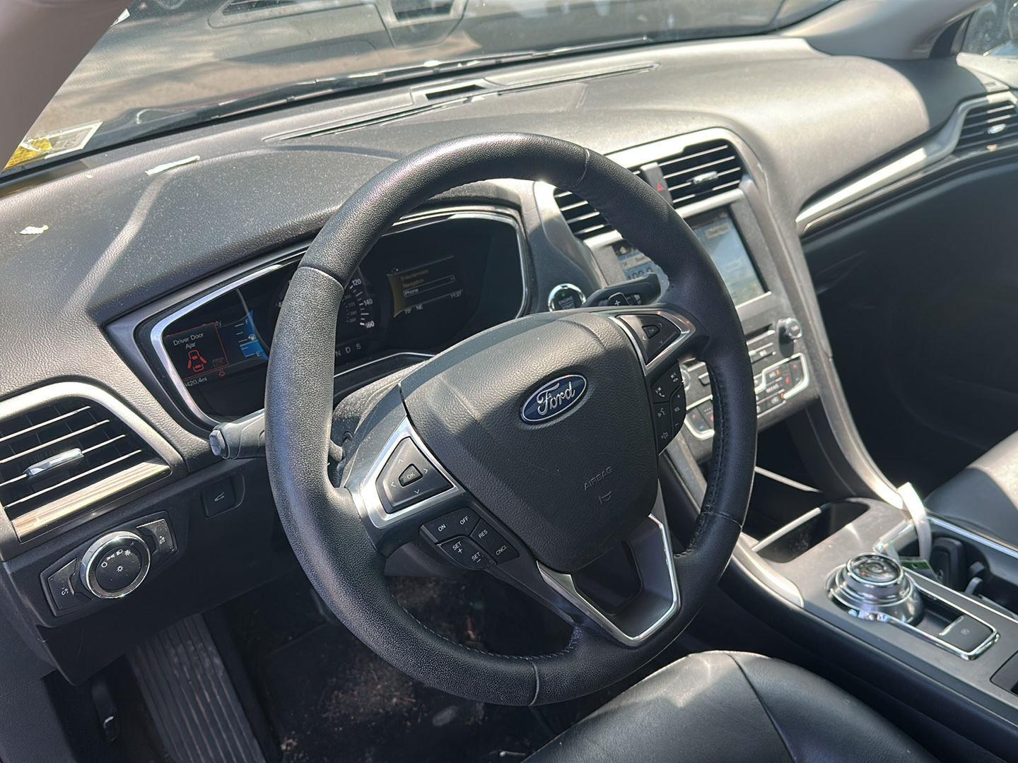Used 2018 Magnetic Ford SE image 10