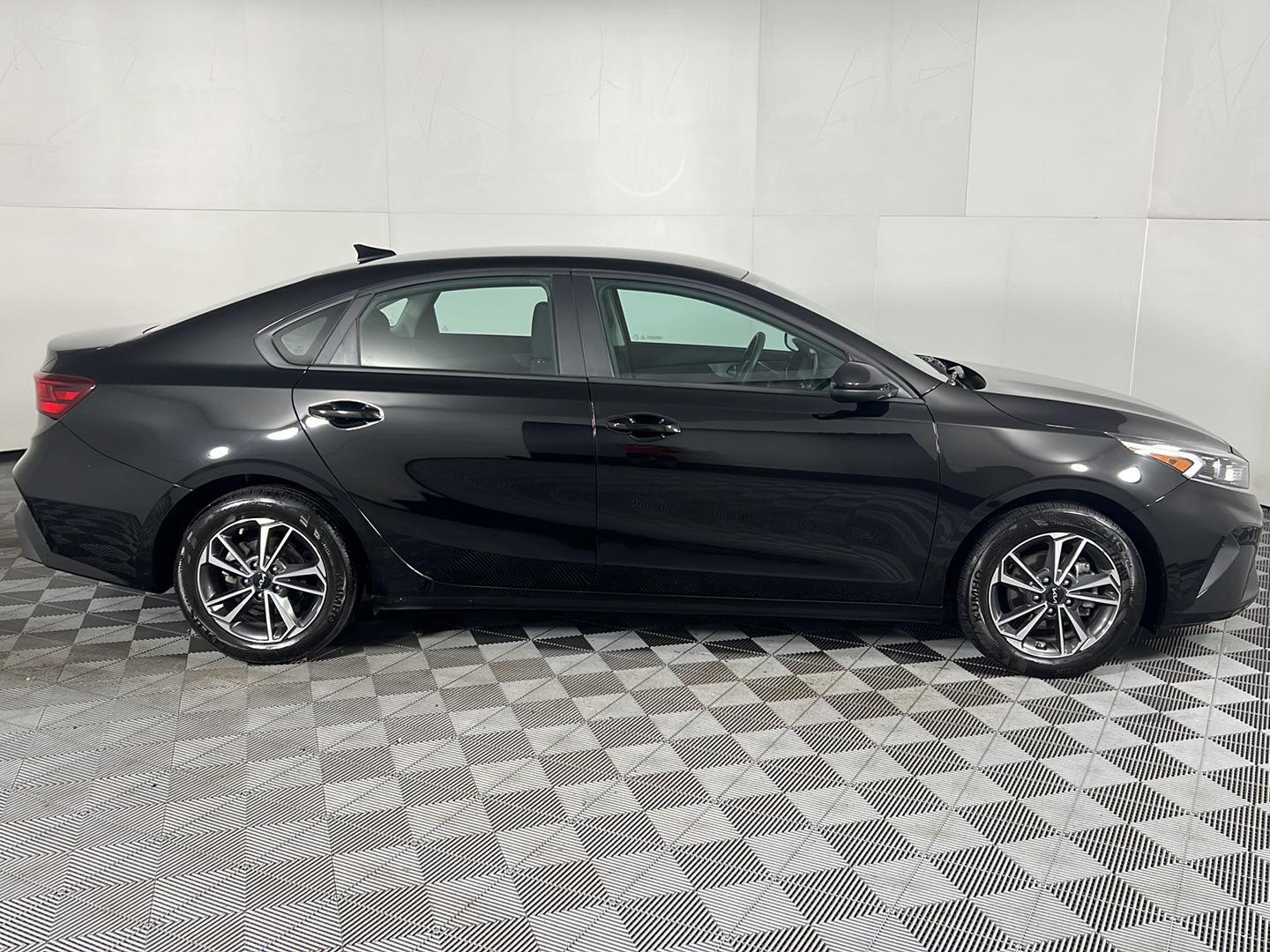 Certified Used 2023 Aurora Black Pearl Kia LXS image 10