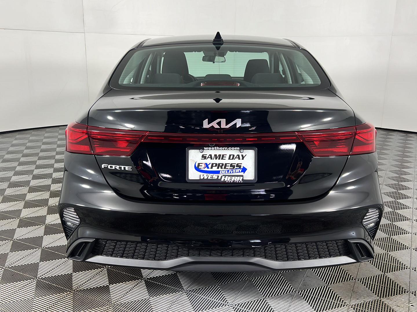 Certified Used 2023 Aurora Black Pearl Kia LXS image 8