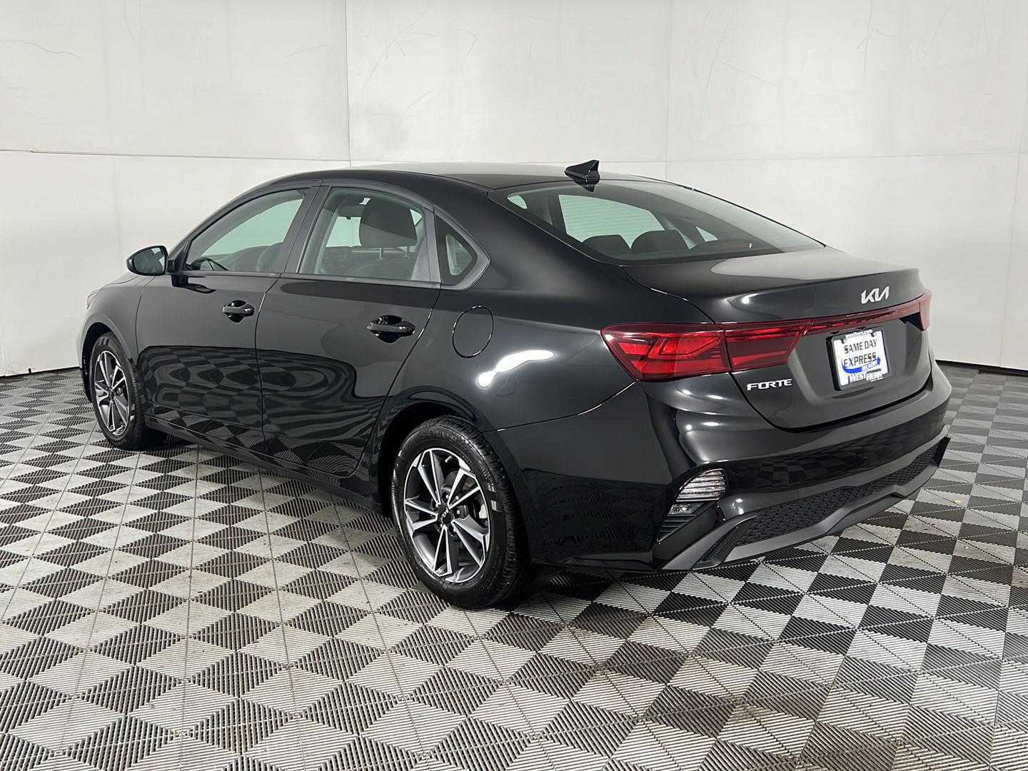 Certified Used 2023 Aurora Black Pearl Kia LXS image 7