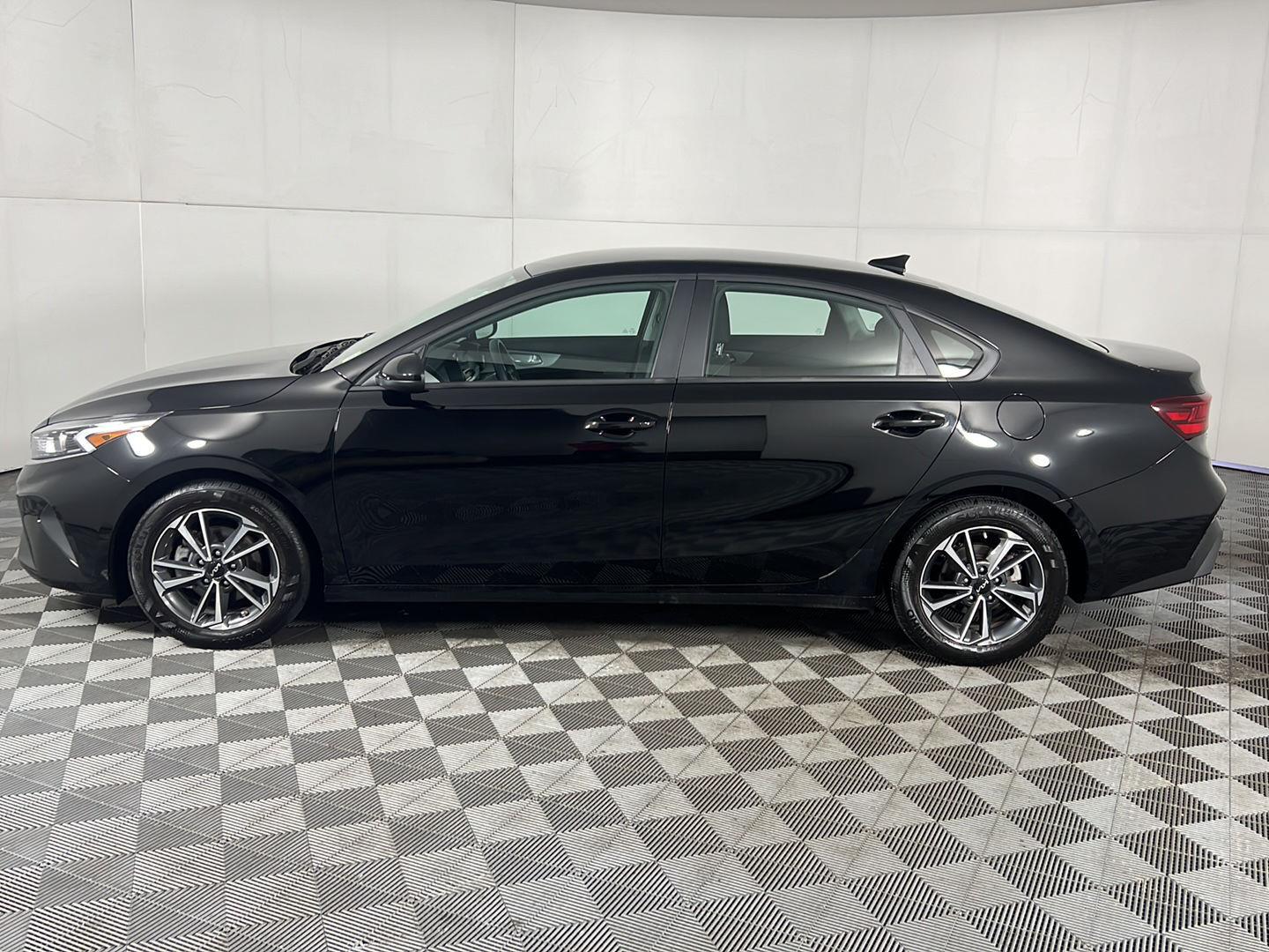 Certified Used 2023 Aurora Black Pearl Kia LXS image 5