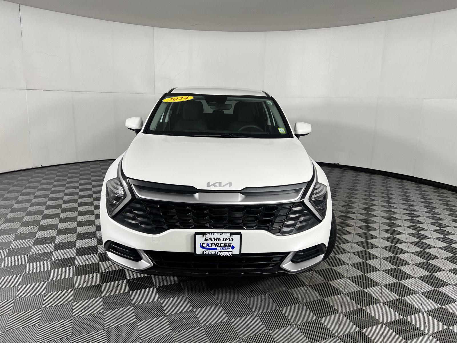 Certified Used 2024 Snow White Pearl Kia LX image 22