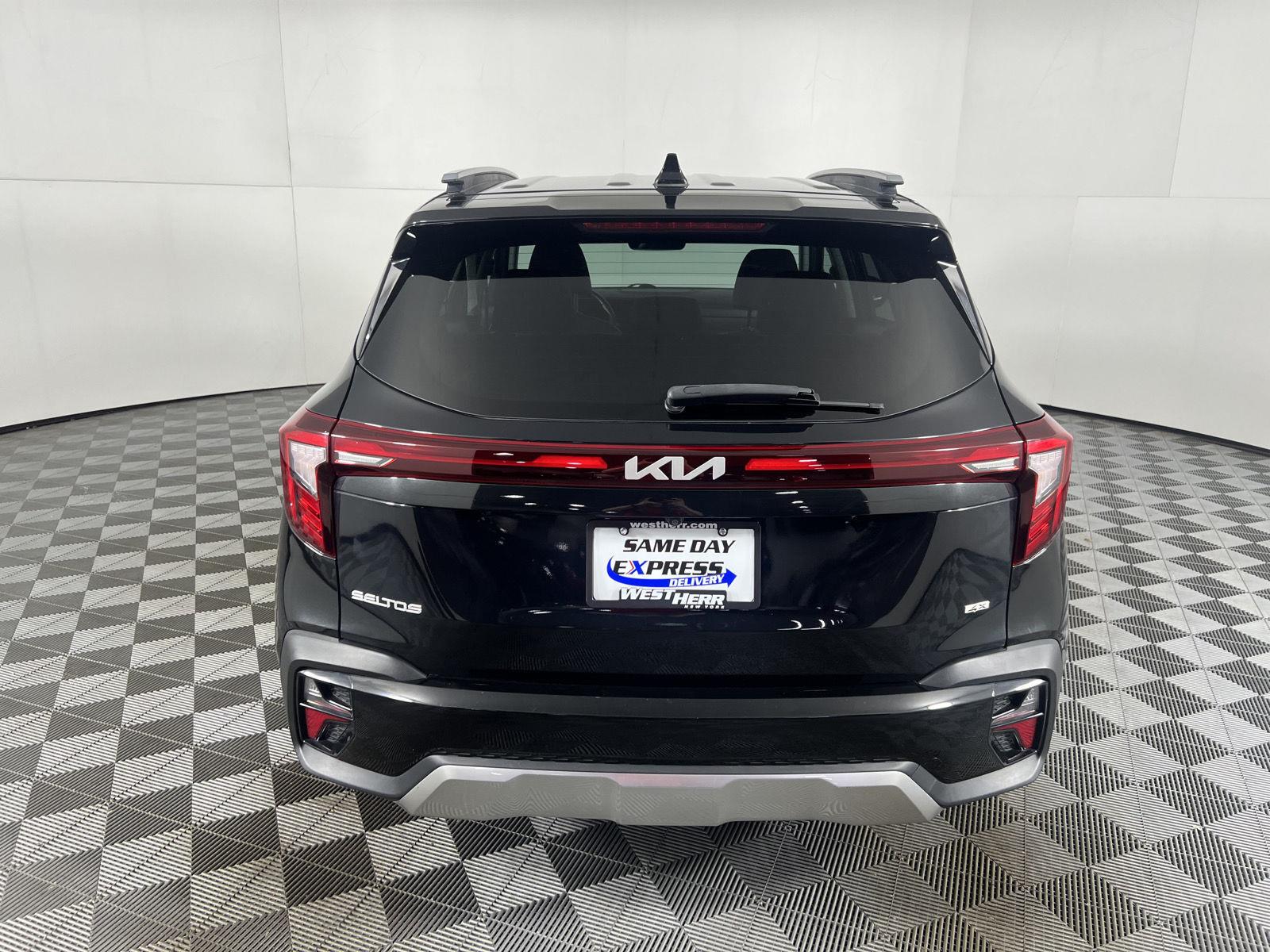 Used 2024 Fusion Black Kia SX image 8