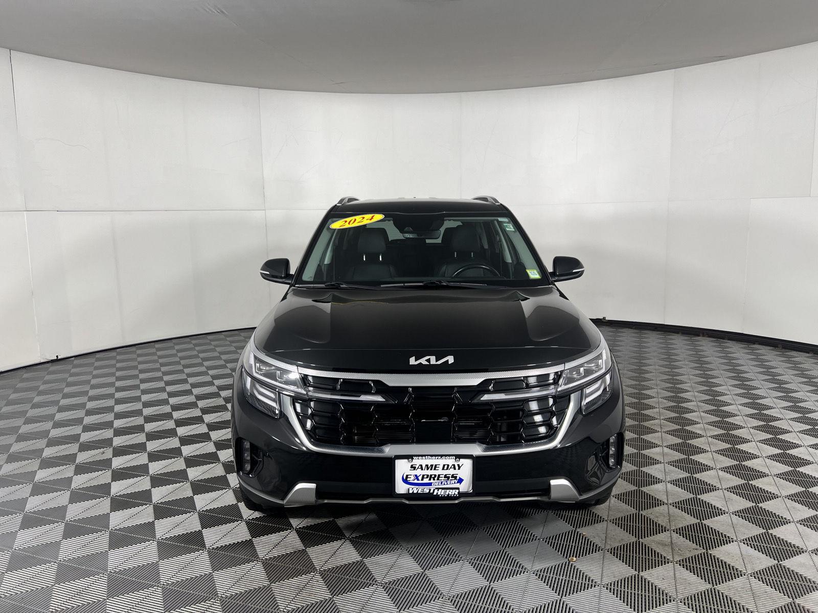 Used 2024 Fusion Black Kia SX image 4