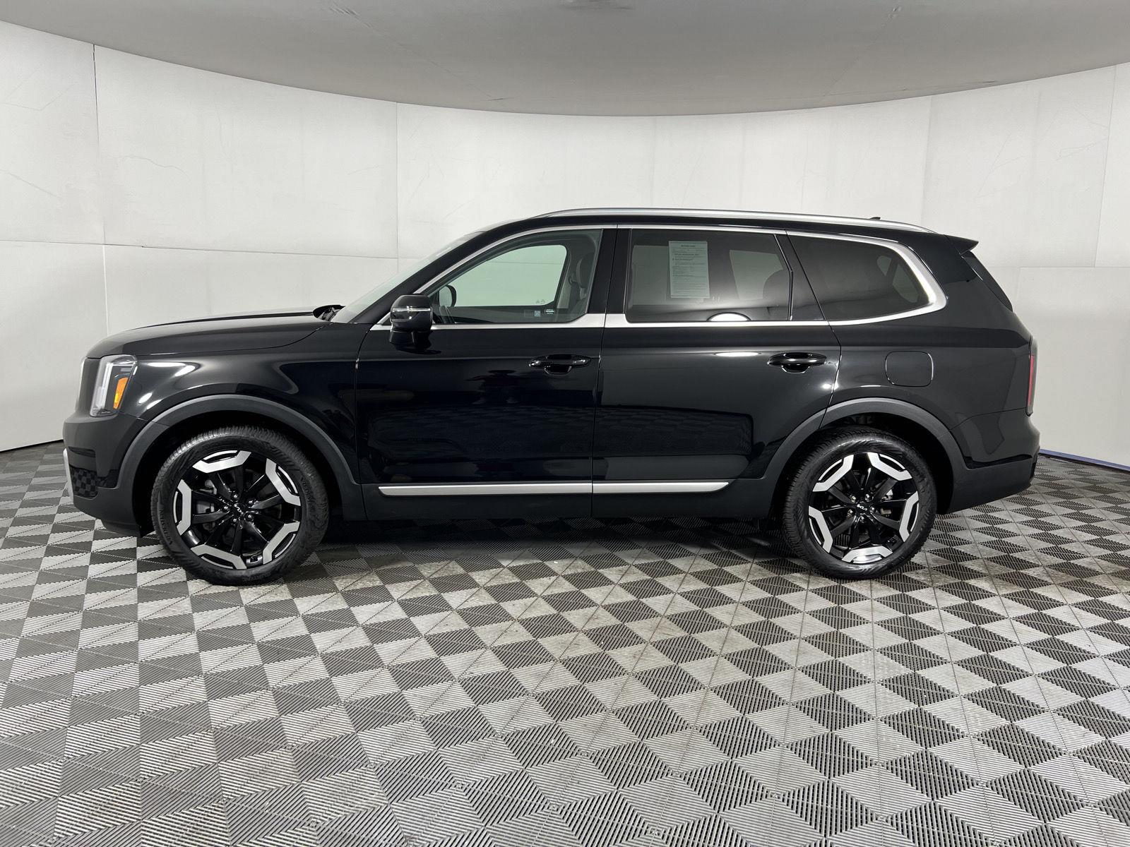 Certified Used 2024 Ebony Black Kia EX image 5