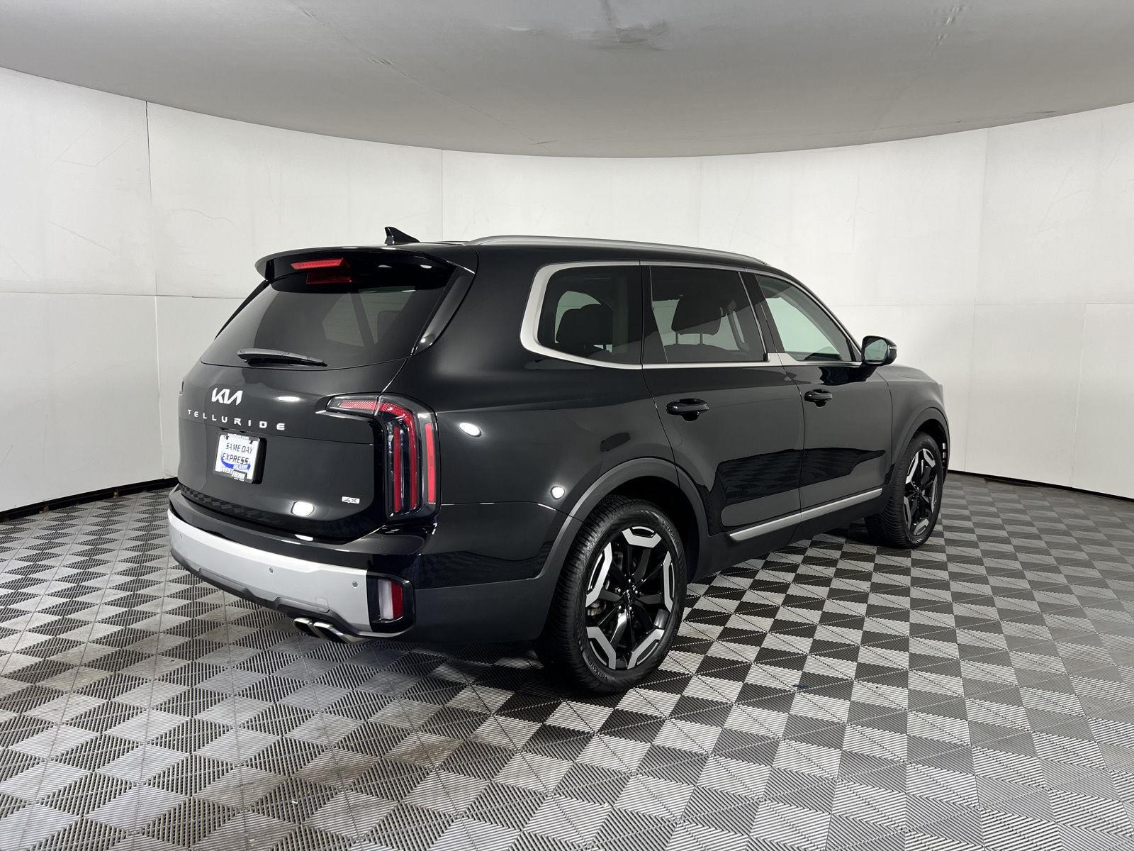Certified Used 2024 Ebony Black Kia EX image 9