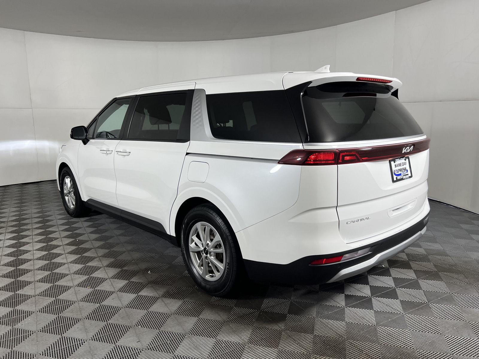Certified Used 2024 Snow White Pearl Kia LX image 4