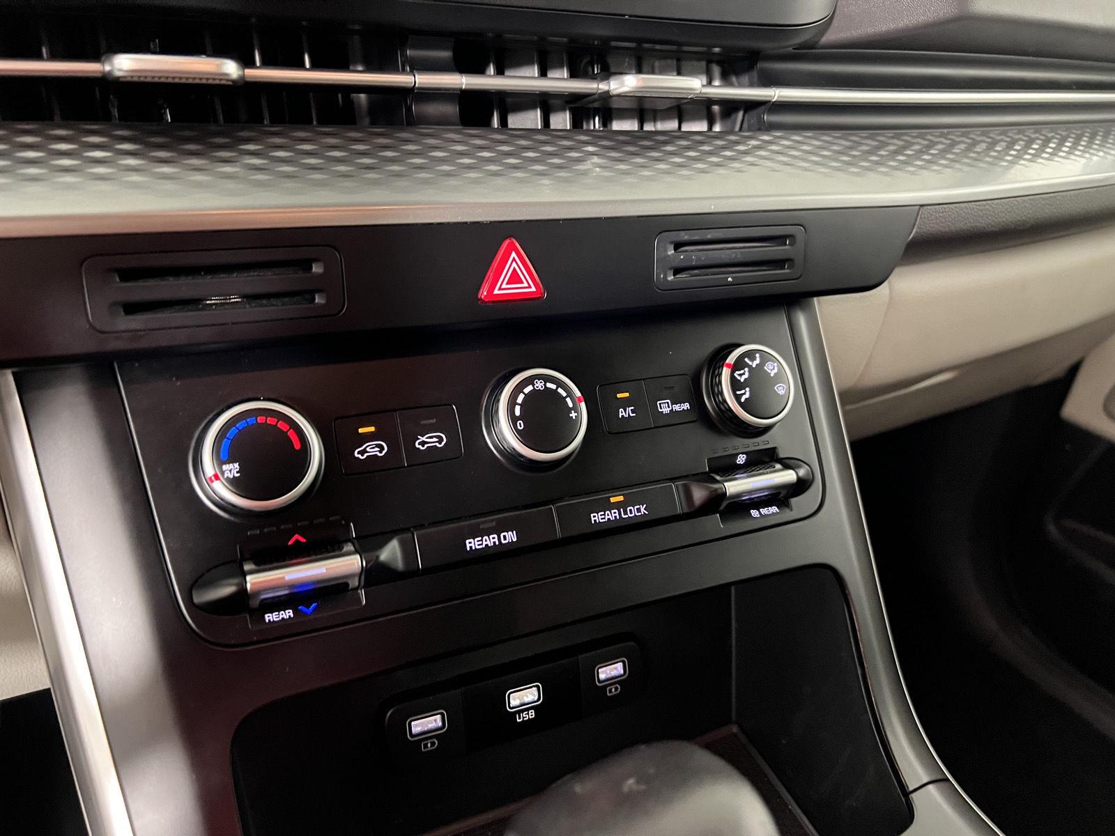 Certified Used 2024 Snow White Pearl Kia LX image 11
