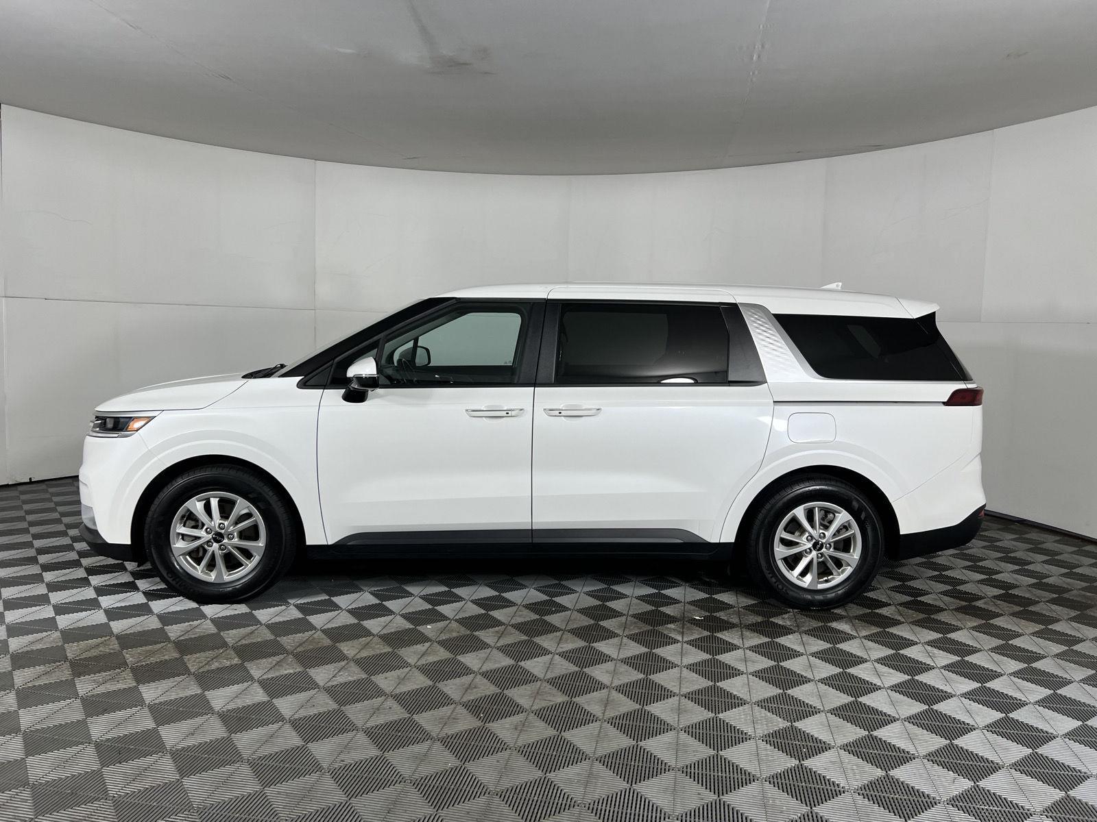 Certified Used 2024 Snow White Pearl Kia LX image 18