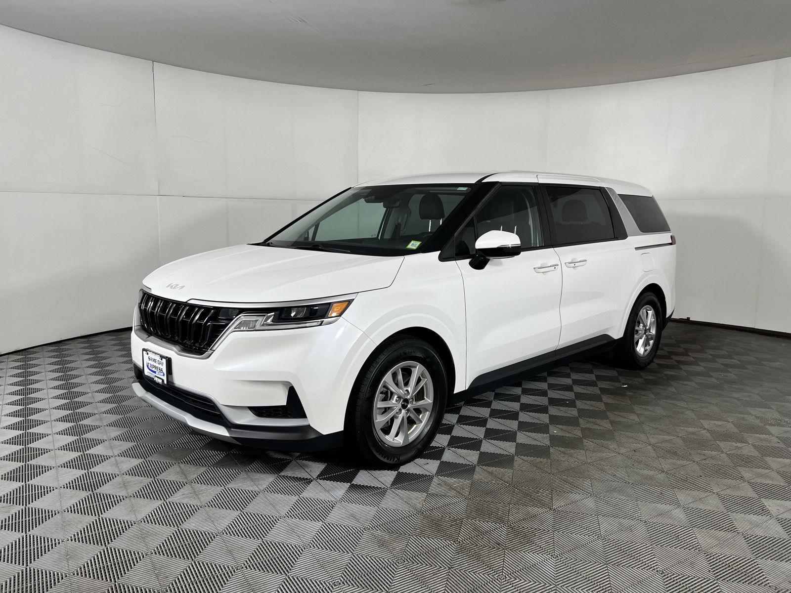 Certified Used 2024 Snow White Pearl Kia LX image 19