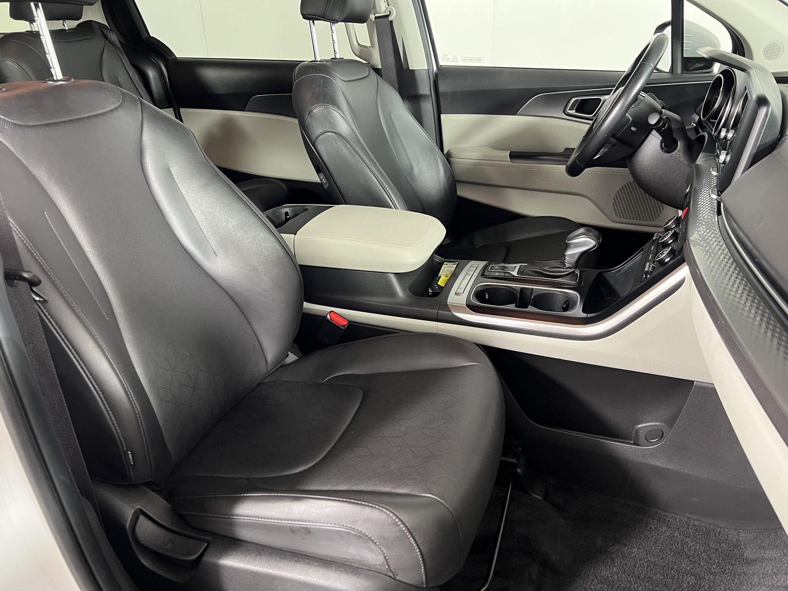 Certified Used 2024 Snow White Pearl Kia LX image 22