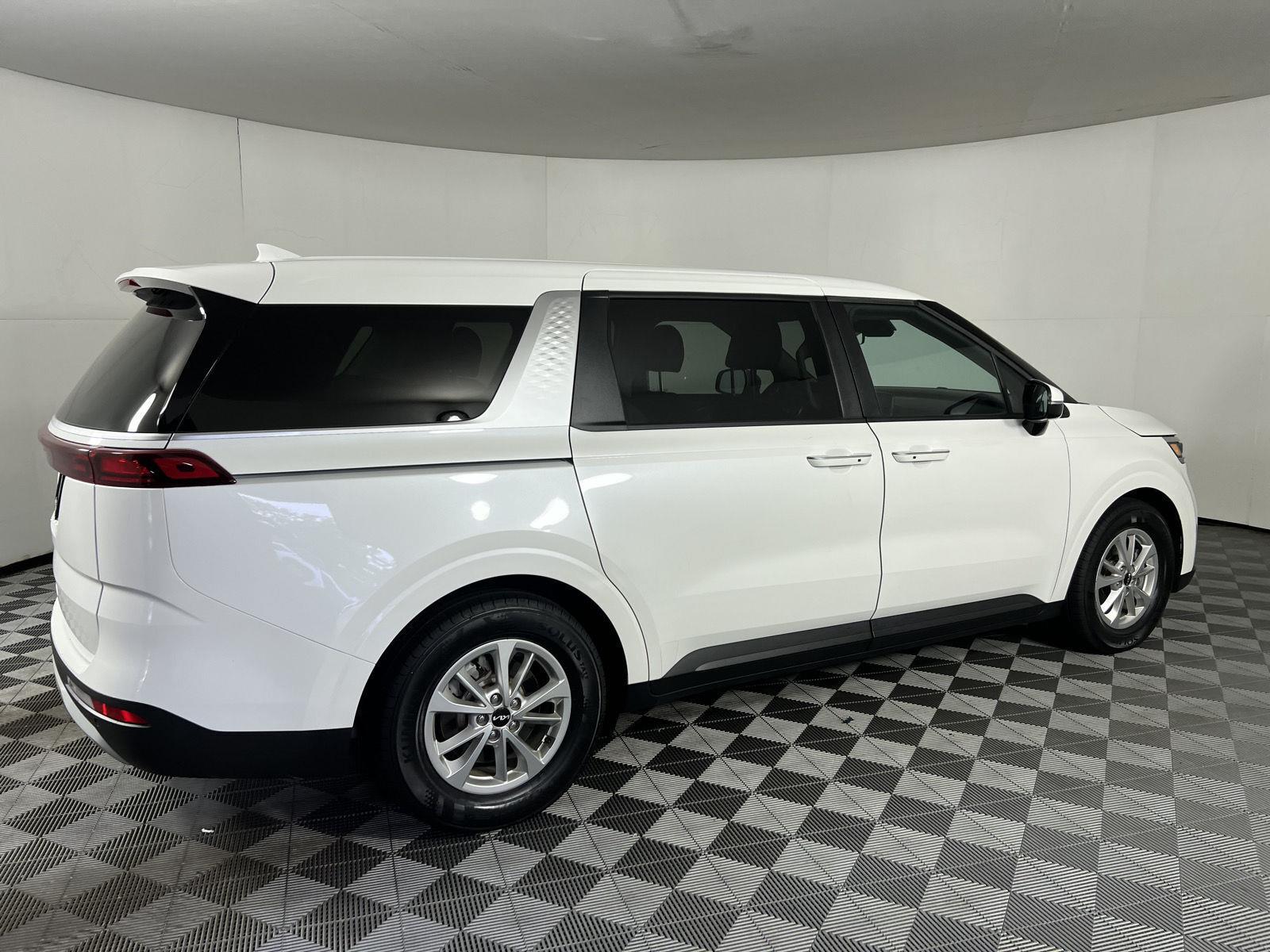 Certified Used 2024 Snow White Pearl Kia LX image 23