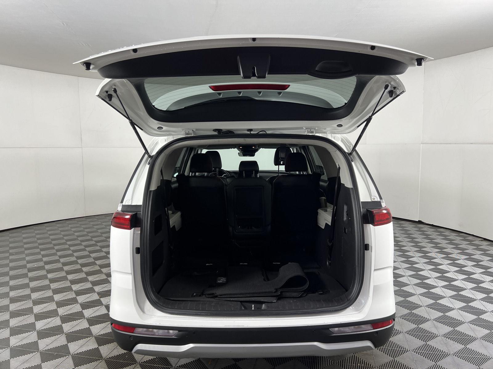 Certified Used 2024 Snow White Pearl Kia LX image 24