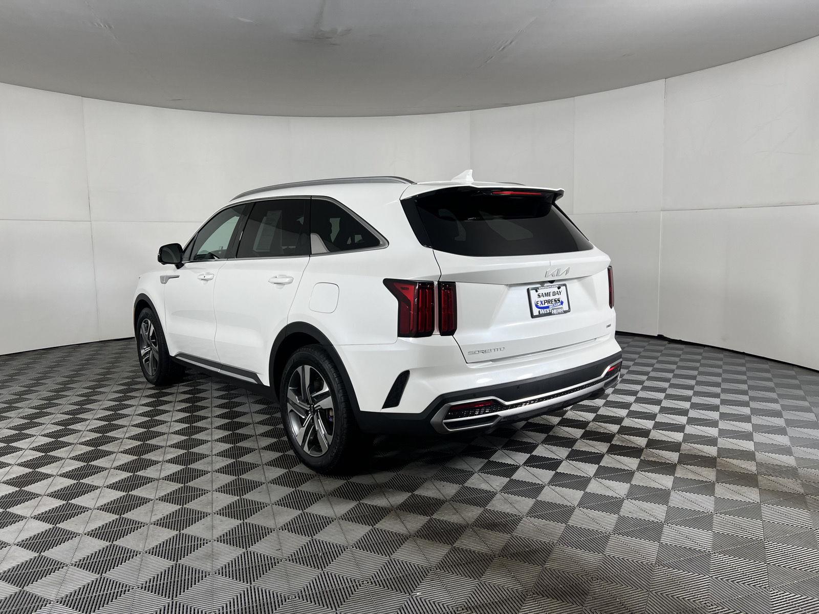 Certified Used 2023 Snow White Pearl Kia SX Prestige image 3