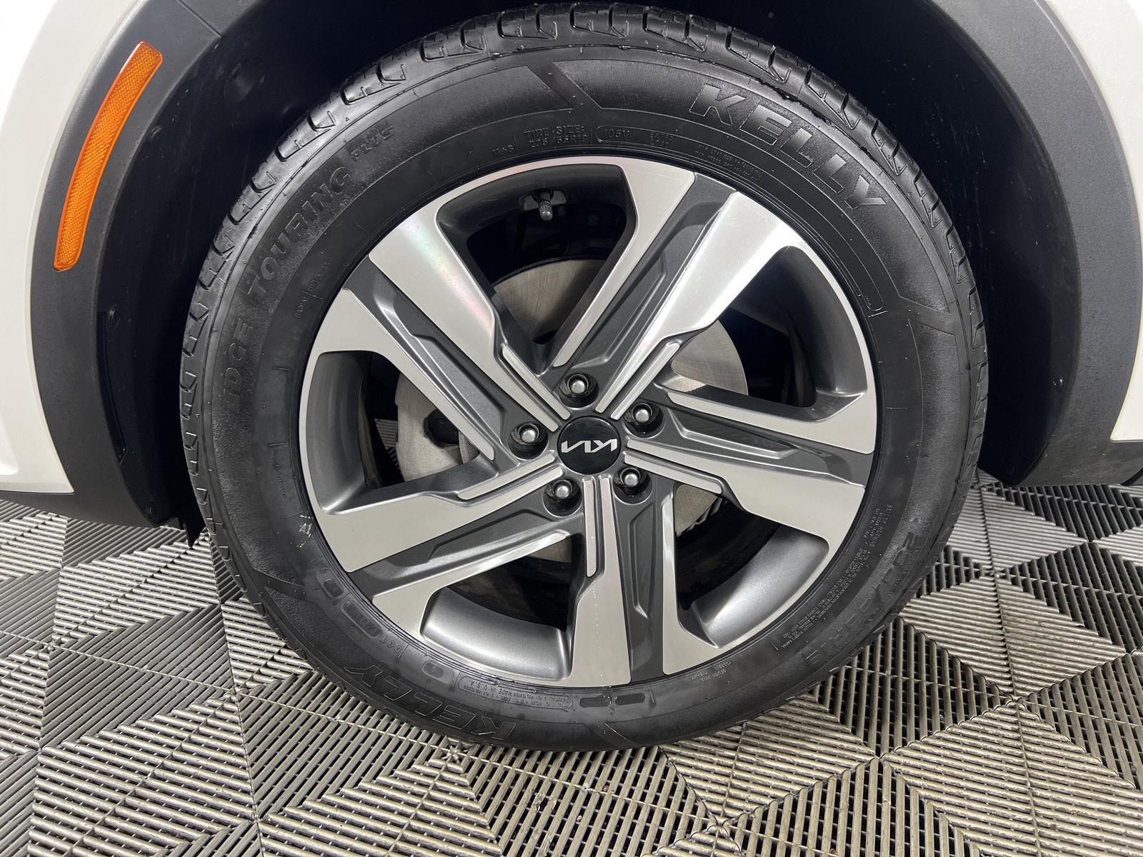 Certified Used 2023 Snow White Pearl Kia SX Prestige image 18