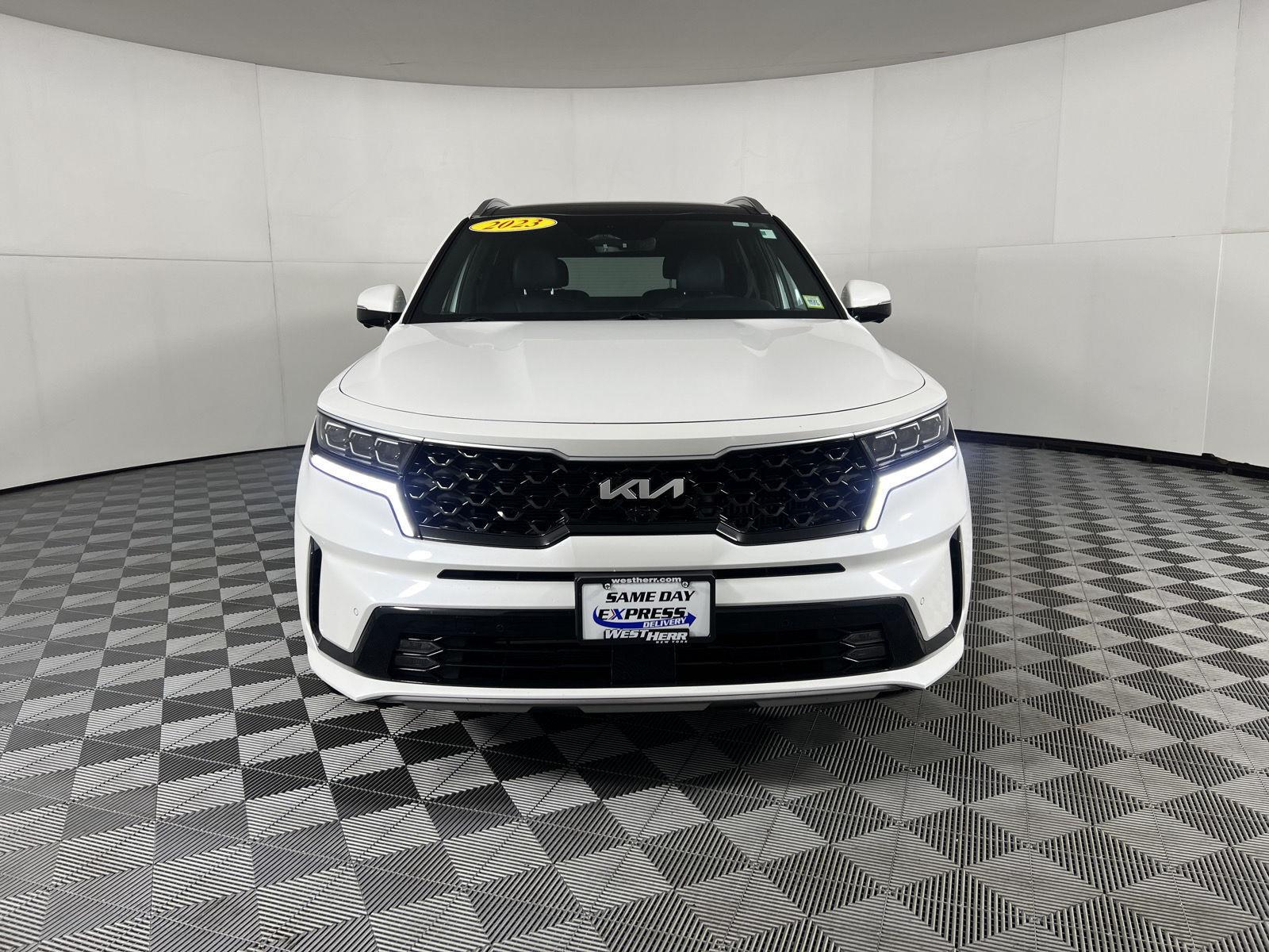 Certified Used 2023 Snow White Pearl Kia SX Prestige image 5