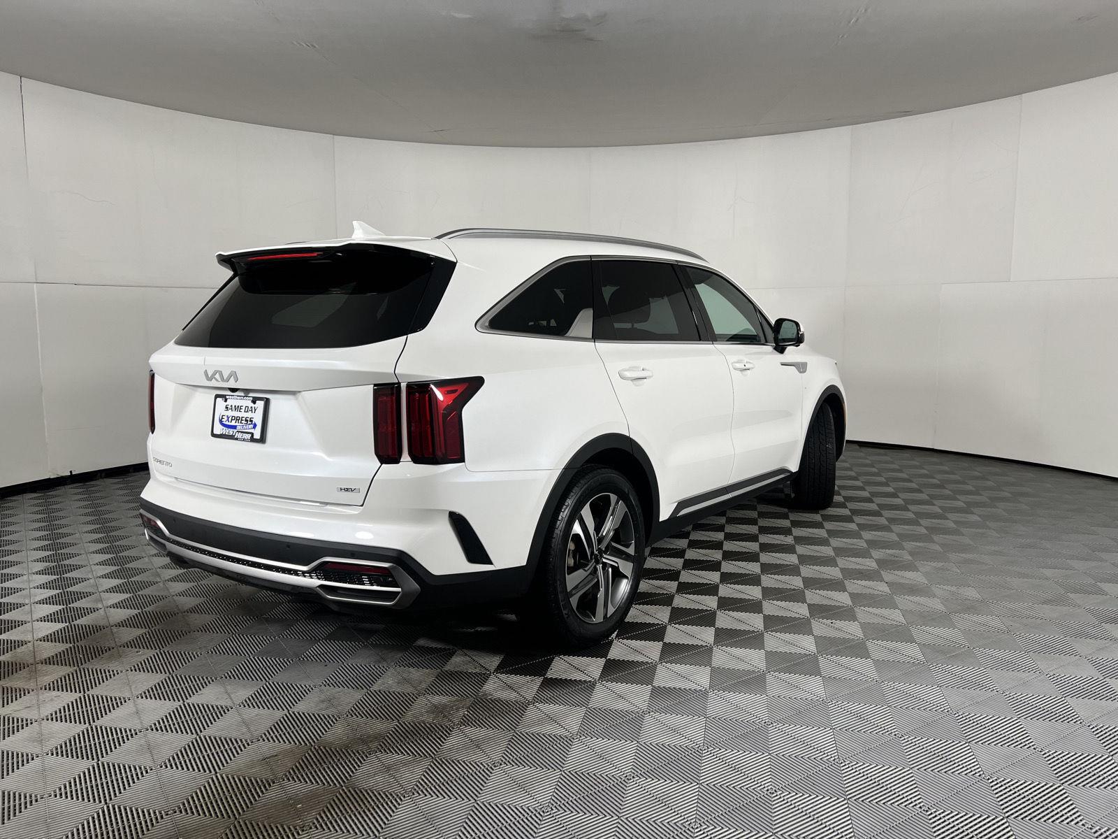 Certified Used 2023 Snow White Pearl Kia SX Prestige image 21