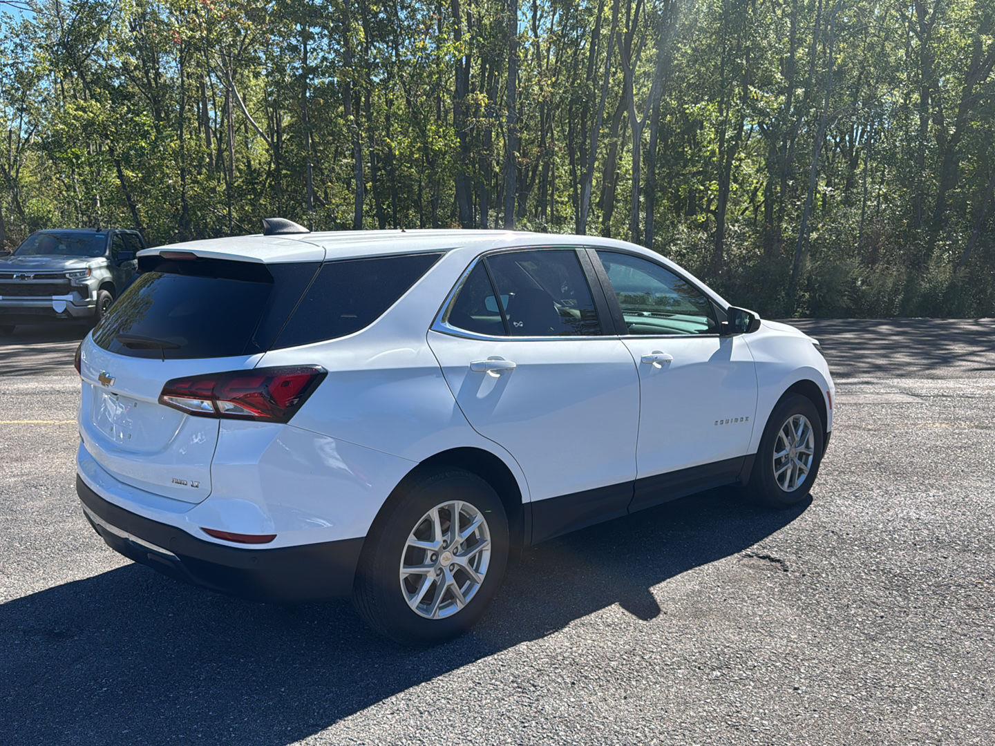 Used 2024 Summit White Chevrolet LT image 8