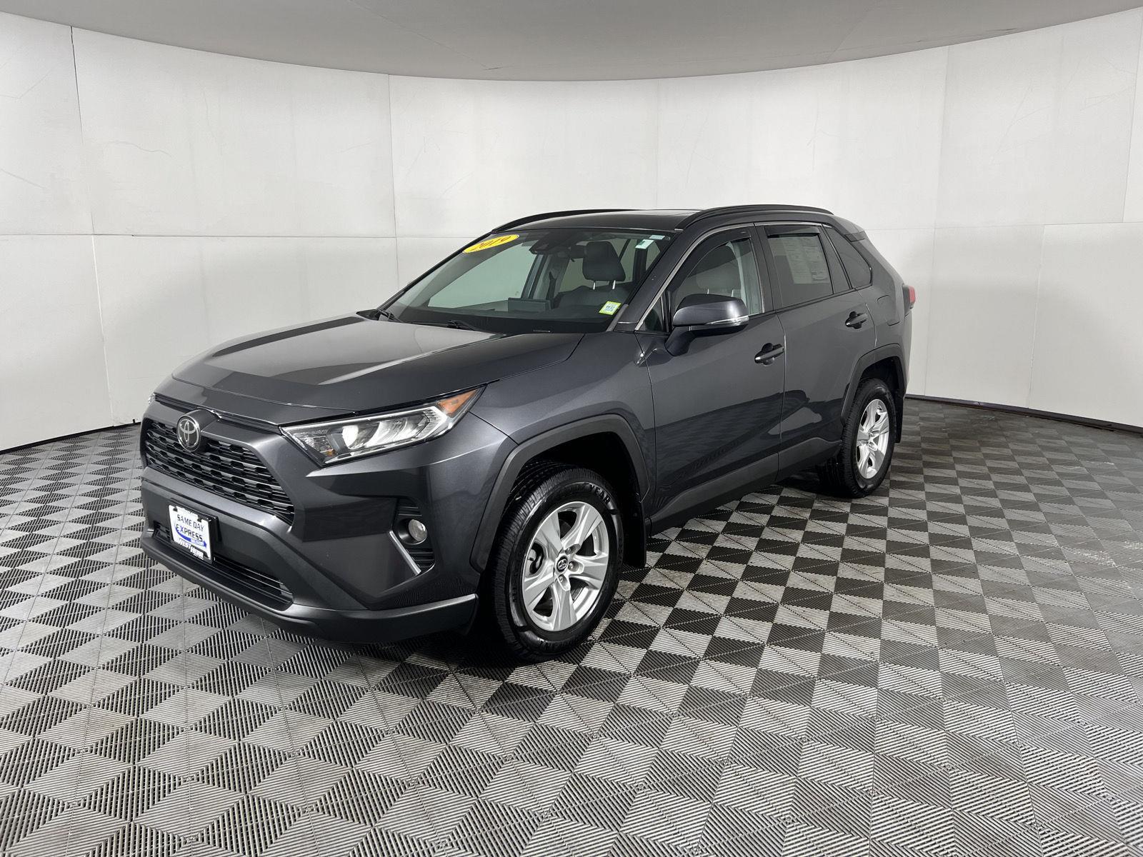 Used 2019 Magnetic Gray Metallic Toyota XLE image 4