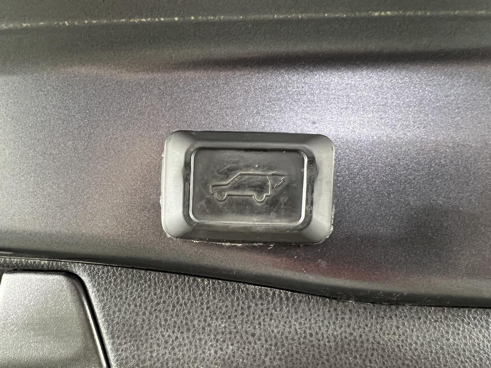 Used 2019 Magnetic Gray Metallic Toyota XLE image 27