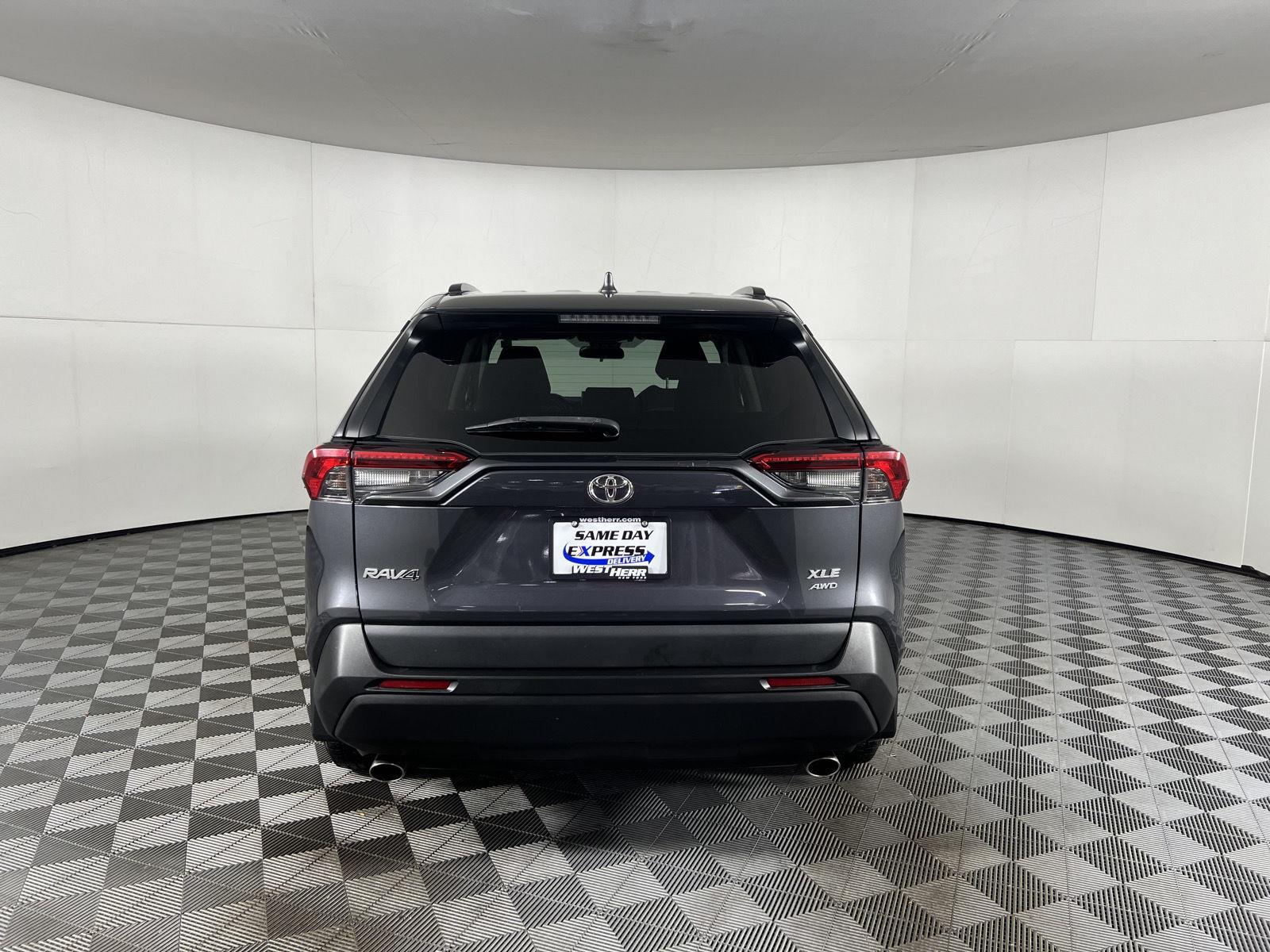 Used 2019 Magnetic Gray Metallic Toyota XLE image 7