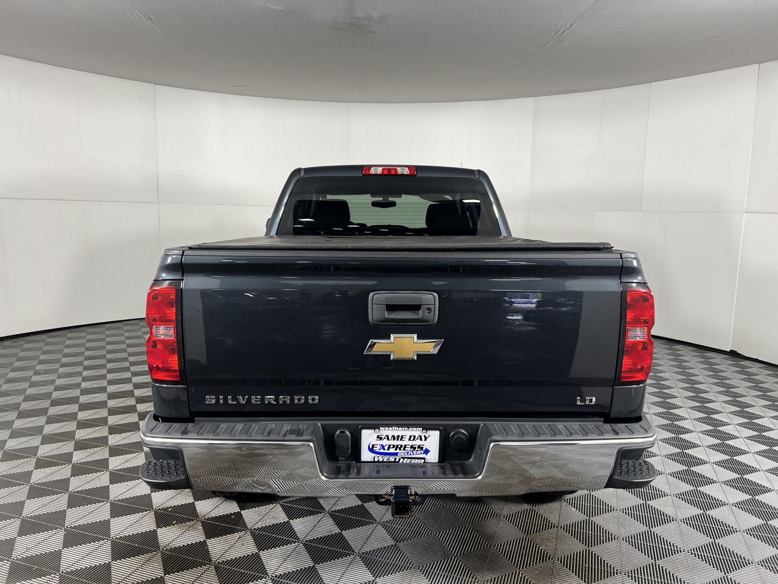 Used 2019 Graphite Metallic Chevrolet LT image 6