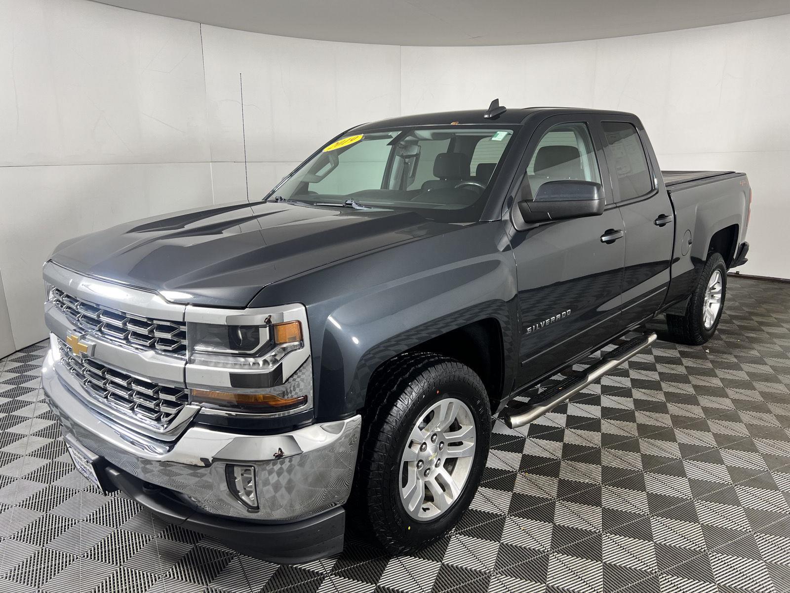 Used 2019 Graphite Metallic Chevrolet LT image 4