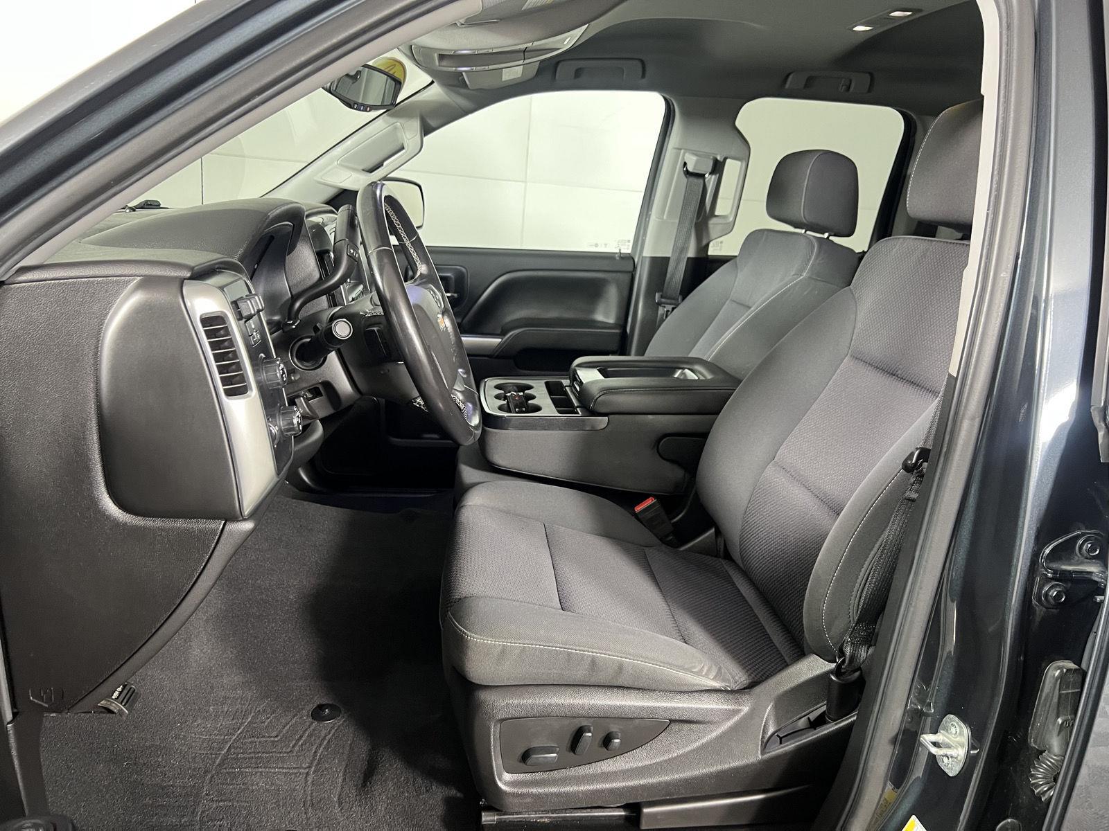 Used 2019 Graphite Metallic Chevrolet LT image 9
