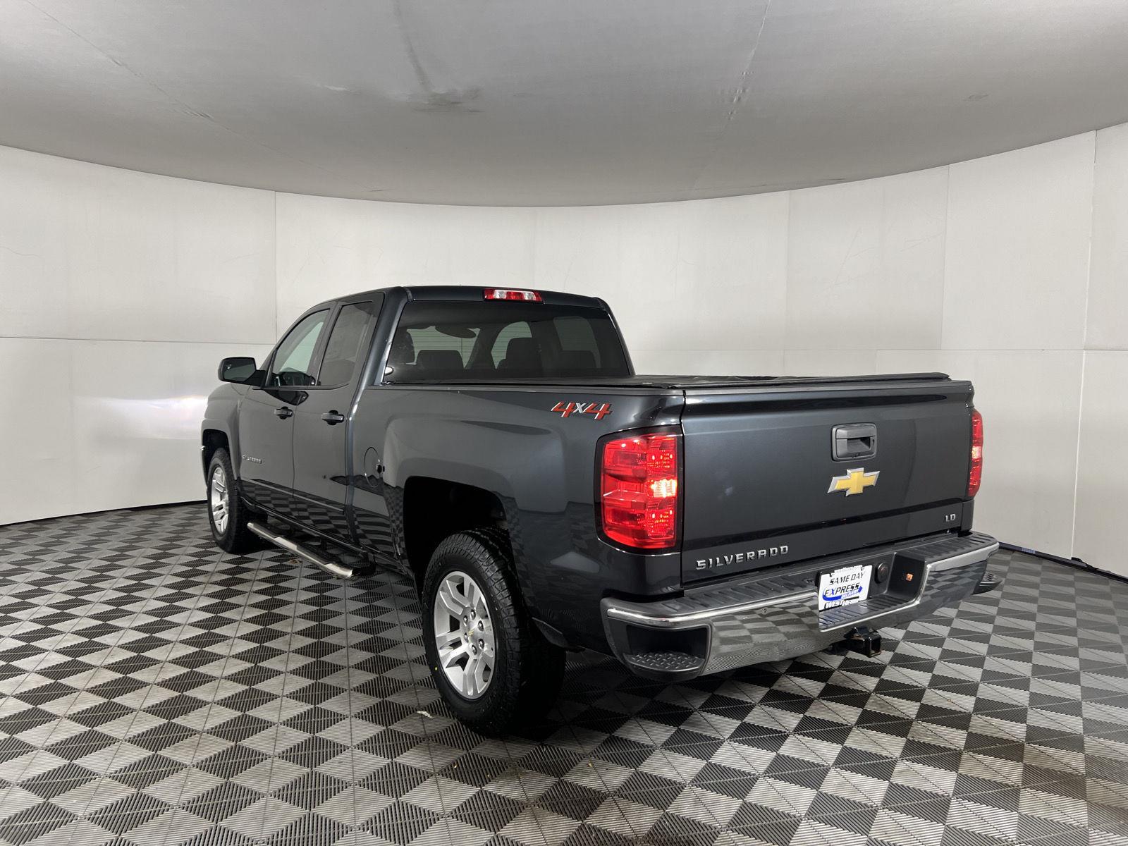 Used 2019 Graphite Metallic Chevrolet LT image 5